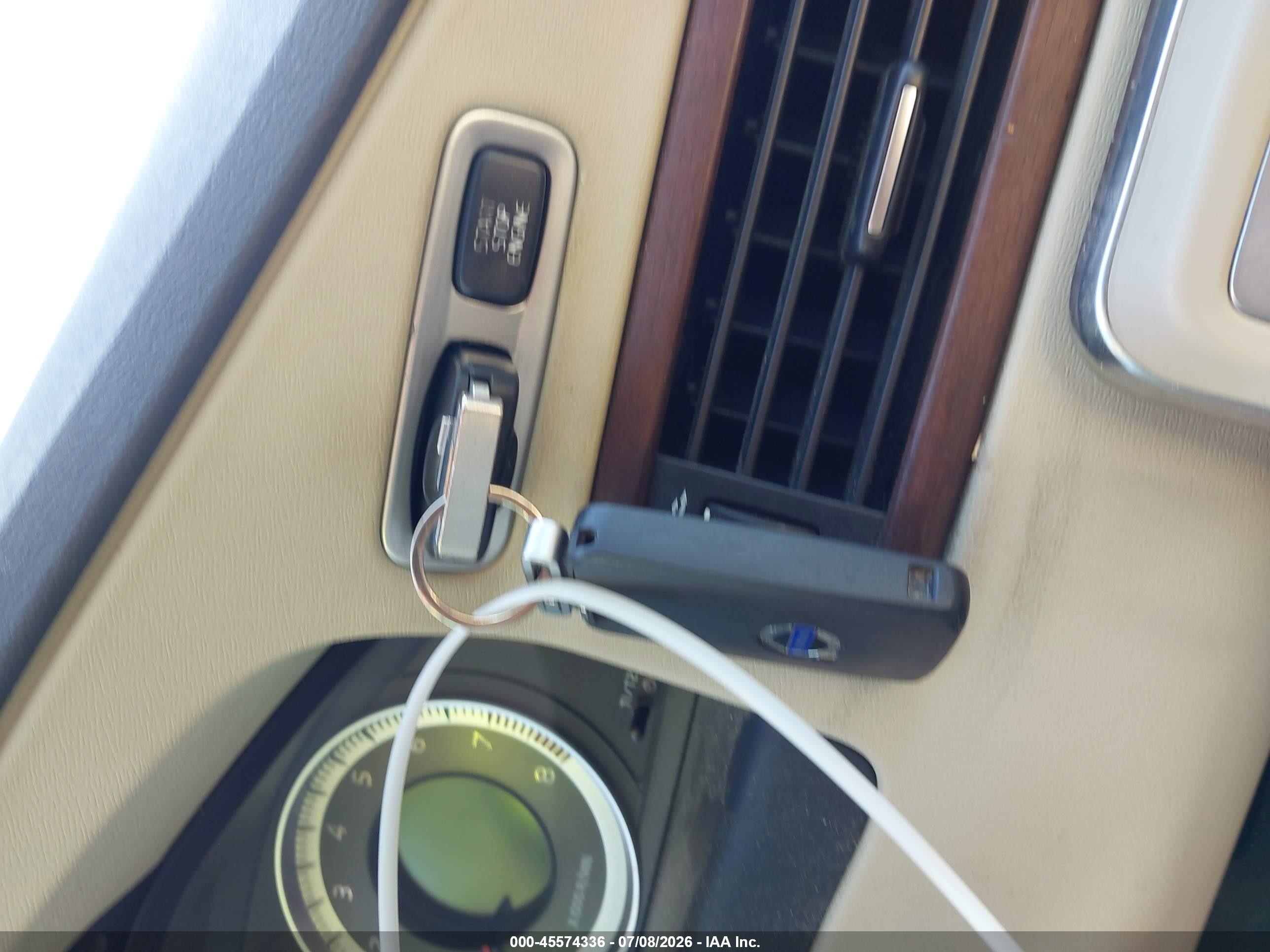 2011 Volvo Xc70 3.2l Gold vin: YV4940BZ8B1114796