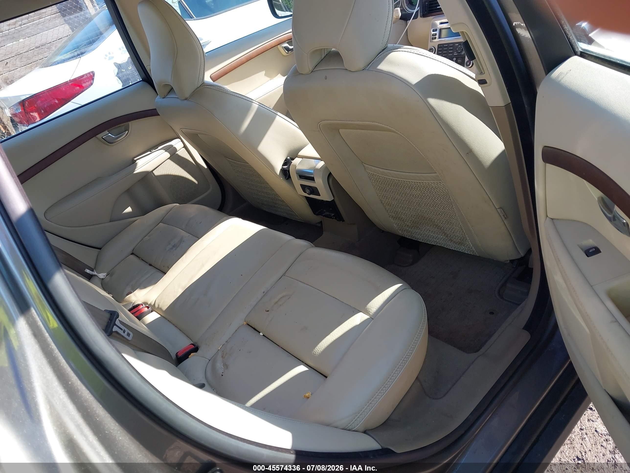 2011 Volvo Xc70 3.2l Gold vin: YV4940BZ8B1114796