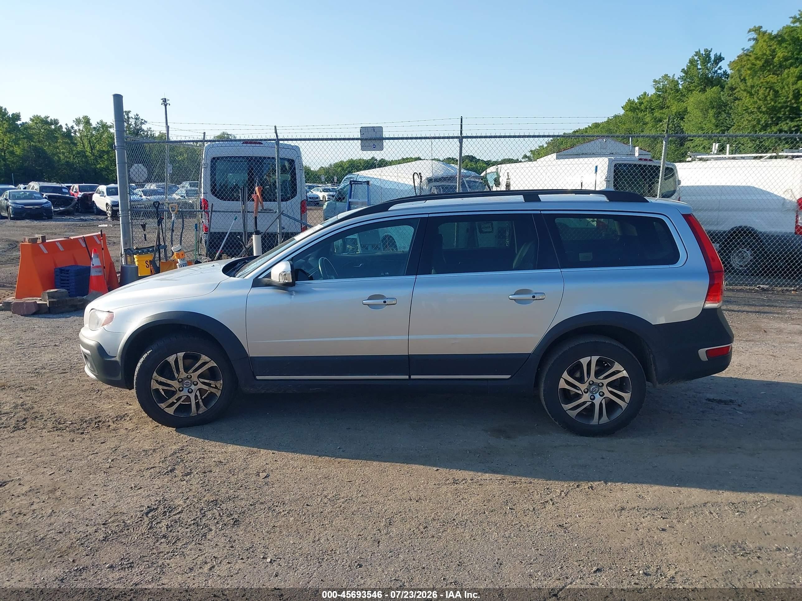 2014 Volvo Xc70 3.2 Premier Silver vin: YV4940BZ8E1178910