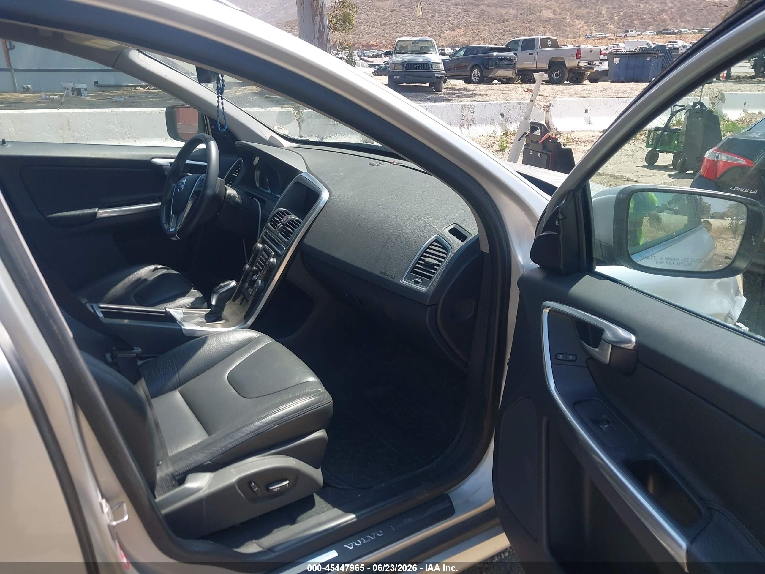 2014 Volvo Xc60 3.2 Silver vin: YV4940DL8E2516518