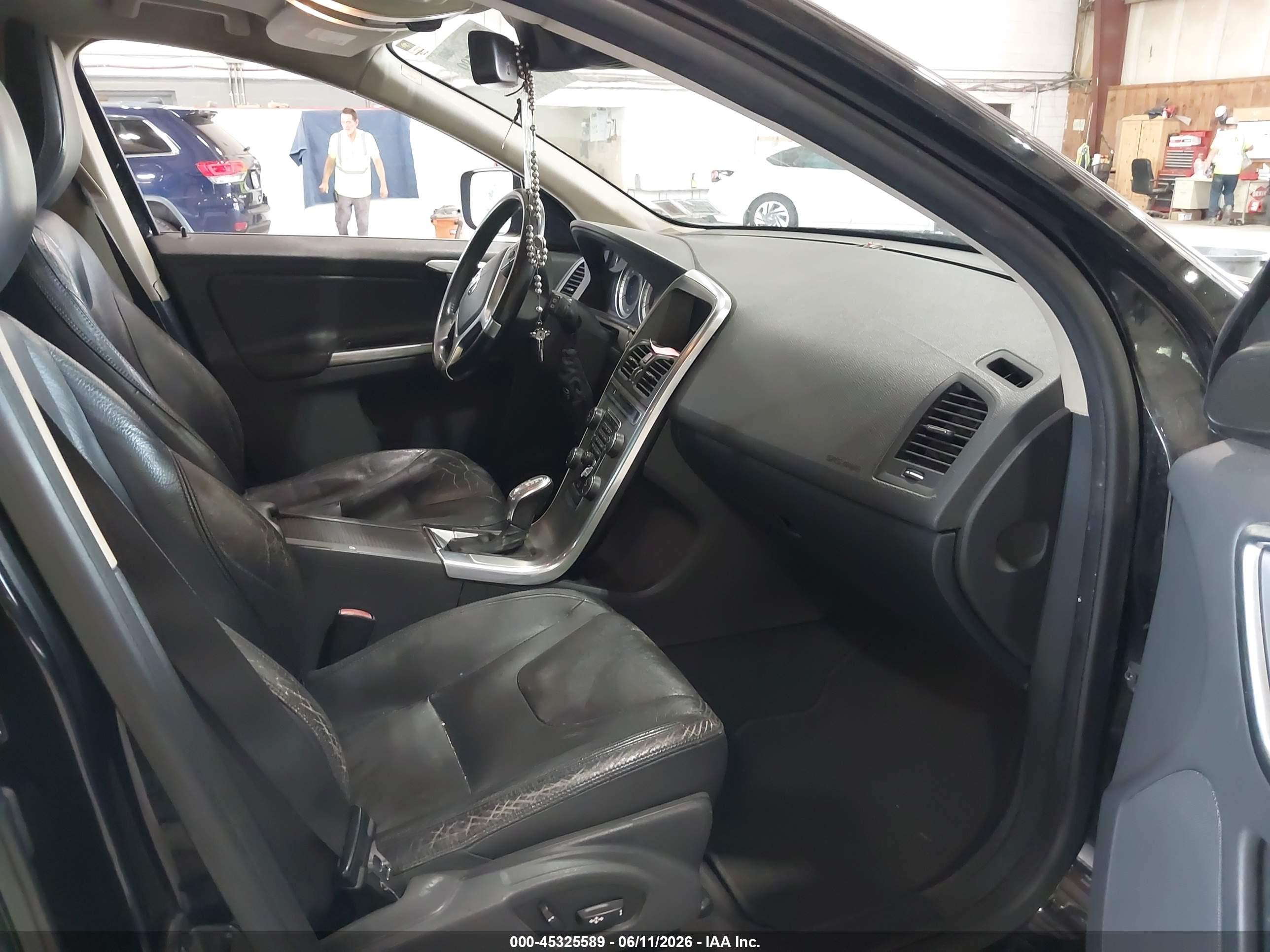 2013 Volvo Xc60 3.2/3.2 Platinum/3.2 Premier/3.2 Premier Plus Black vin: YV4940DZ2D2399988
