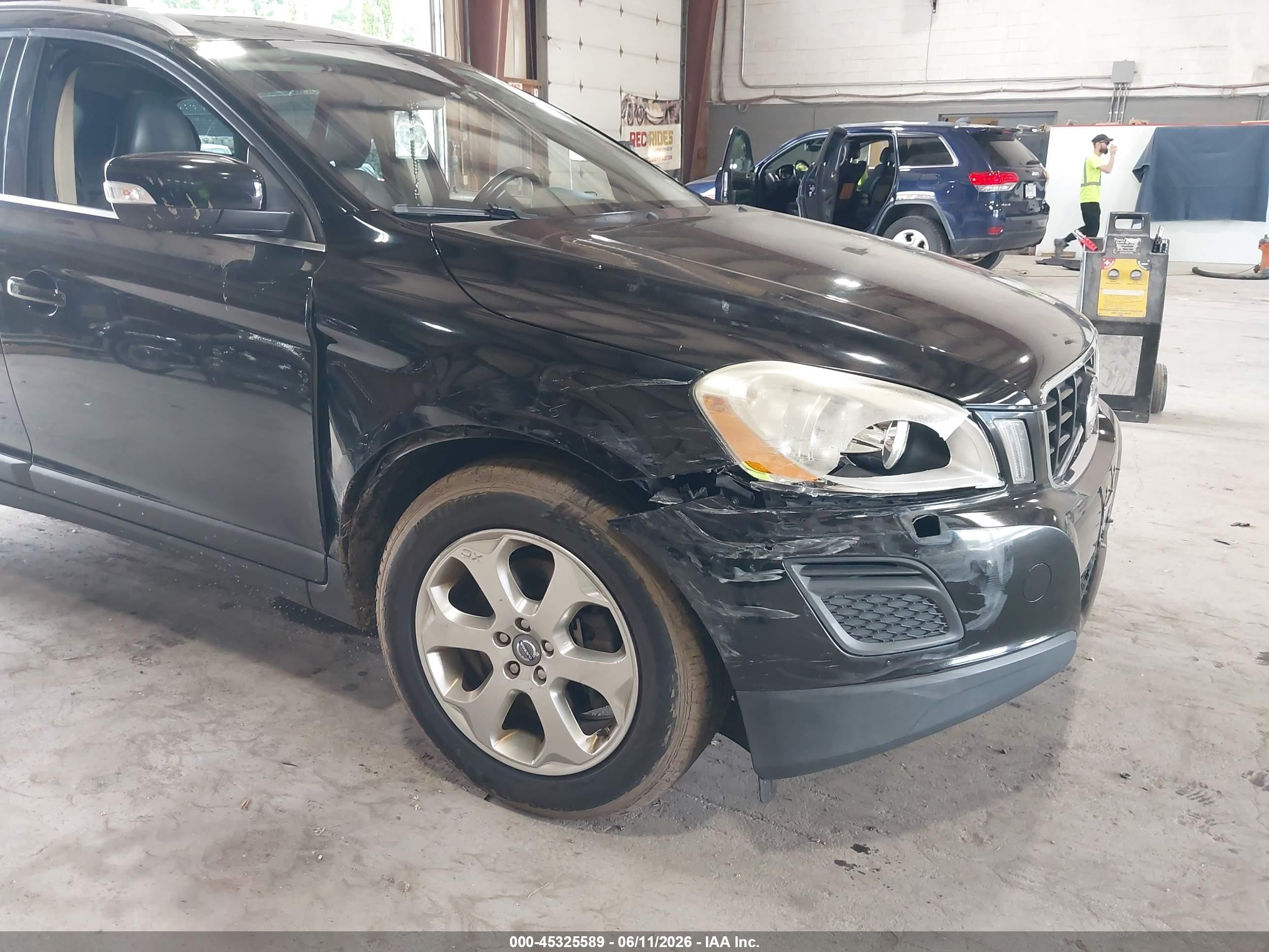2013 Volvo Xc60 3.2/3.2 Platinum/3.2 Premier/3.2 Premier Plus Black vin: YV4940DZ2D2399988