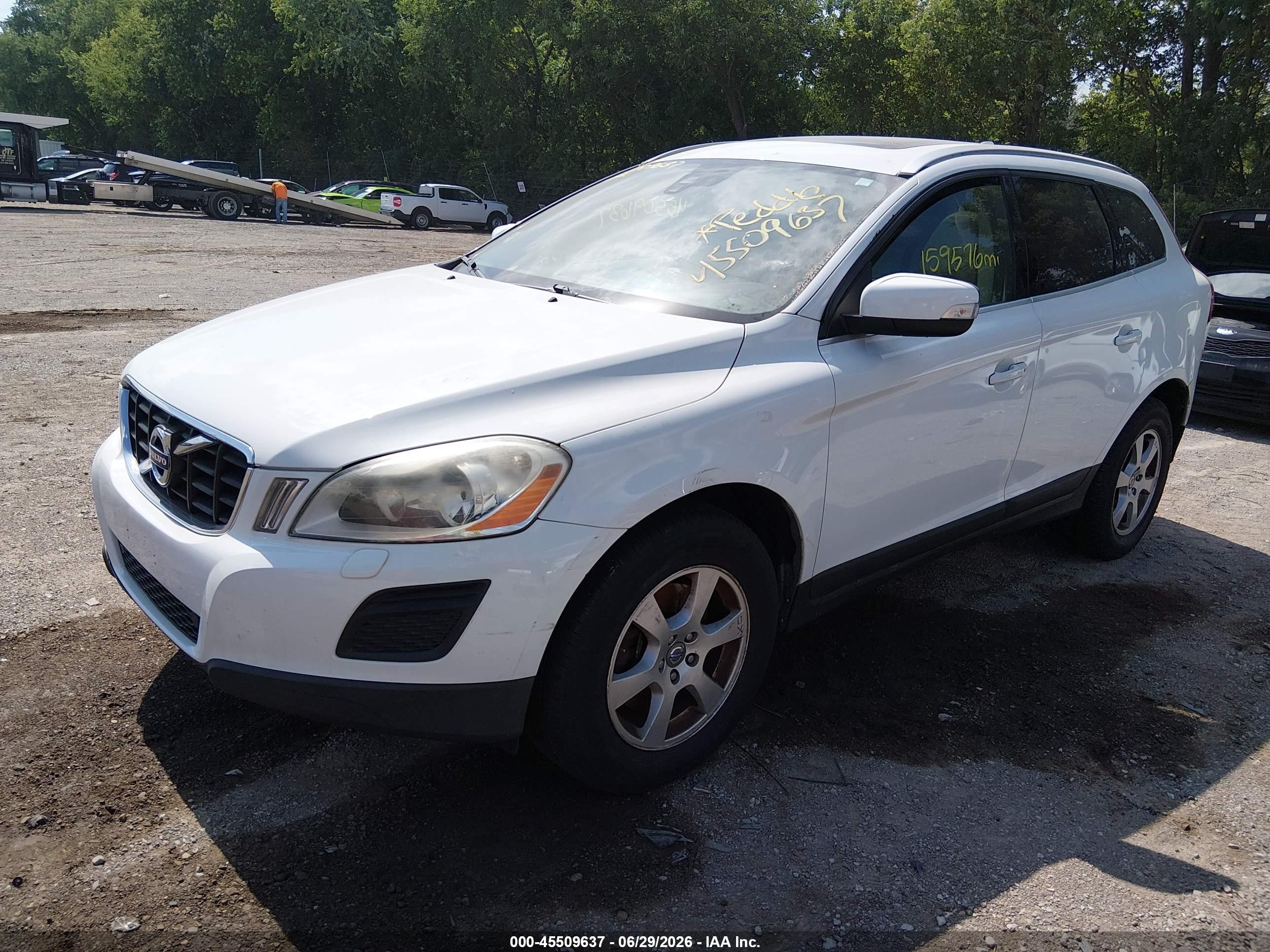 2011 Volvo Xc60 3.2/3.2 R-design White vin: YV4940DZ3B2151522