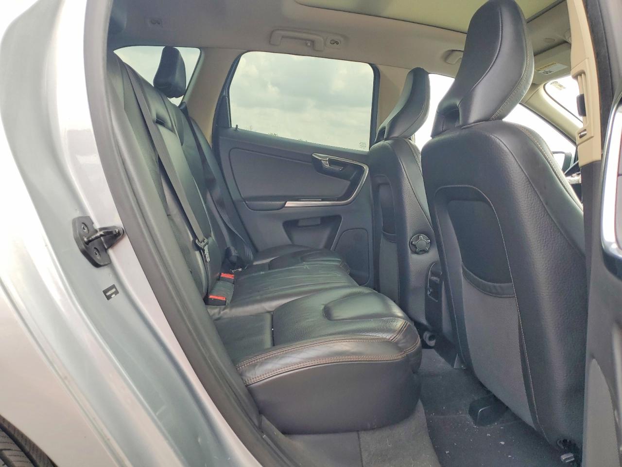 2012 Volvo Xc60 3.2 Silver vin: YV4940DZ3C2285979