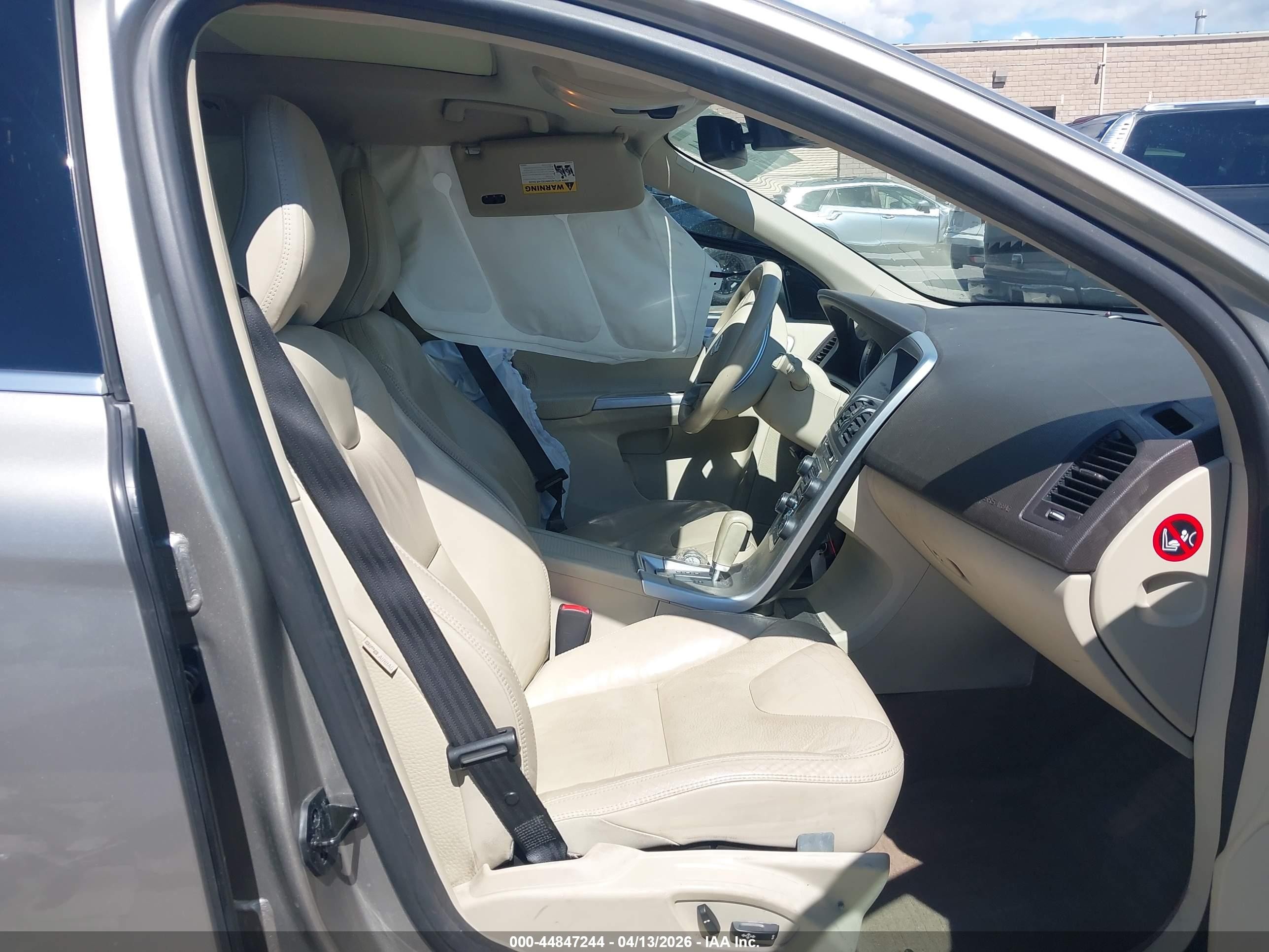 2012 Volvo Xc60 3.2 Premier Beige vin: YV4940DZ7C2253035