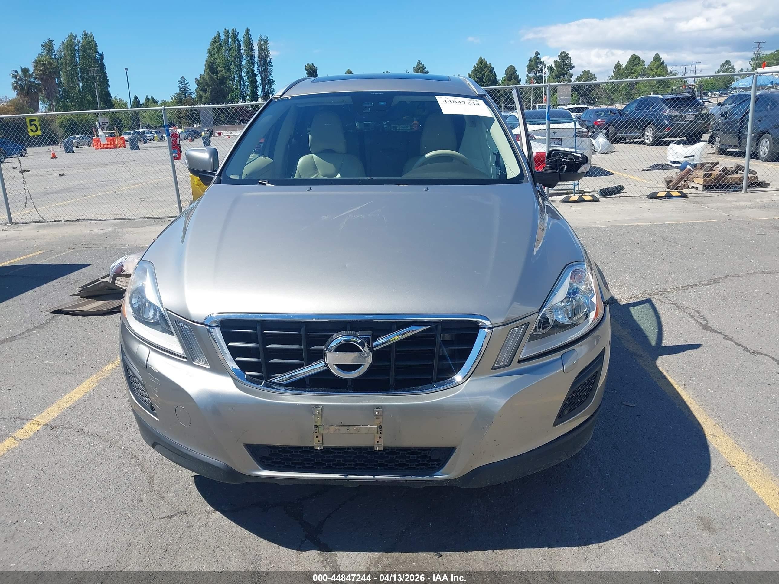 2012 Volvo Xc60 3.2 Premier Beige vin: YV4940DZ7C2253035