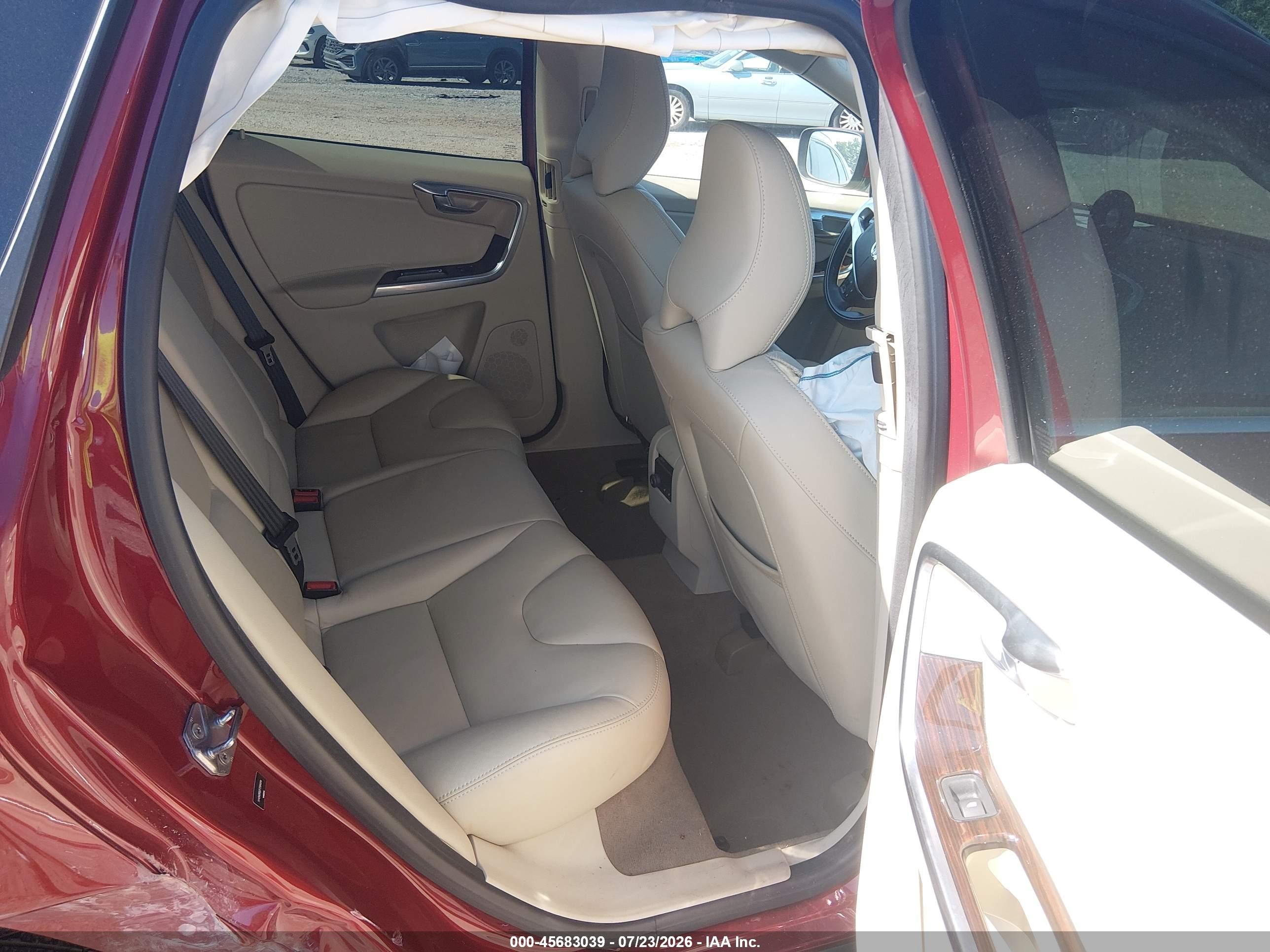 2015 Volvo Xc60 3.2 Premier Red vin: YV4940RB2F2584914
