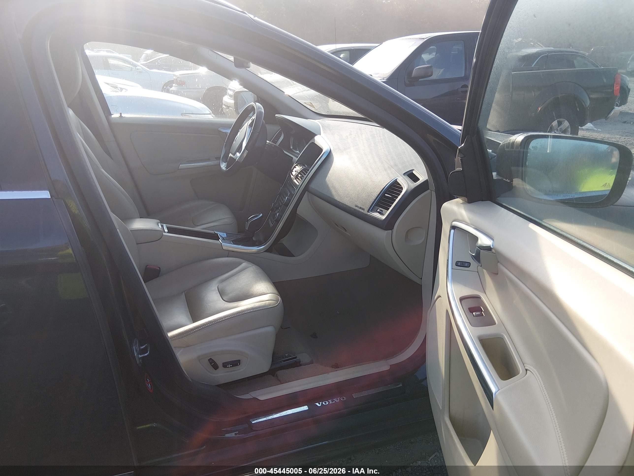 2015 Volvo Xc60 3.2 Premier Plus Серый vin: YV4940RC3F2583876