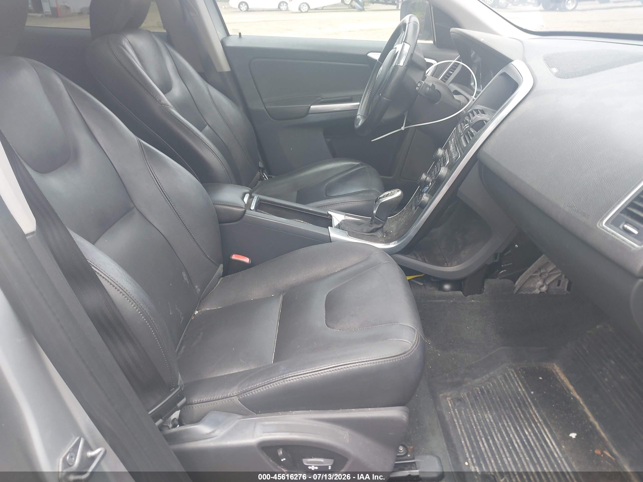 2015 Volvo Xc60 3.2 Platinum Серебряный vin: YV4940RD3F2599729