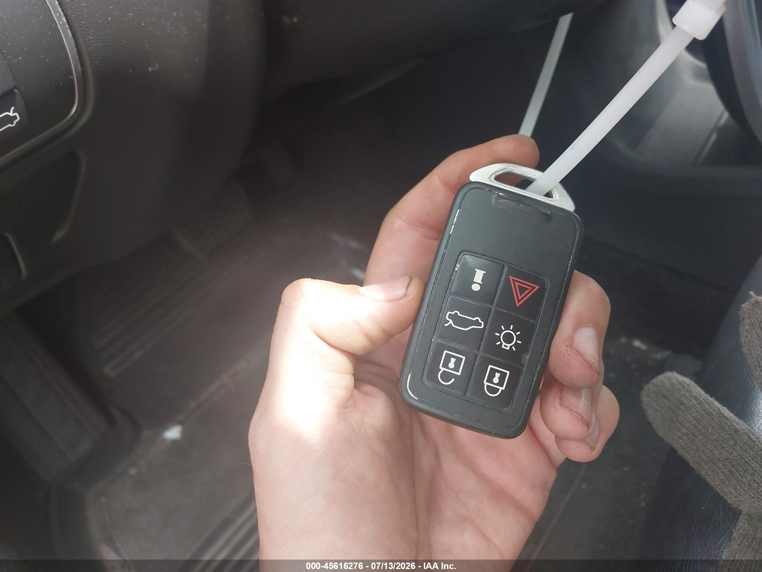 2015 Volvo Xc60 3.2 Platinum Серебряный vin: YV4940RD3F2599729