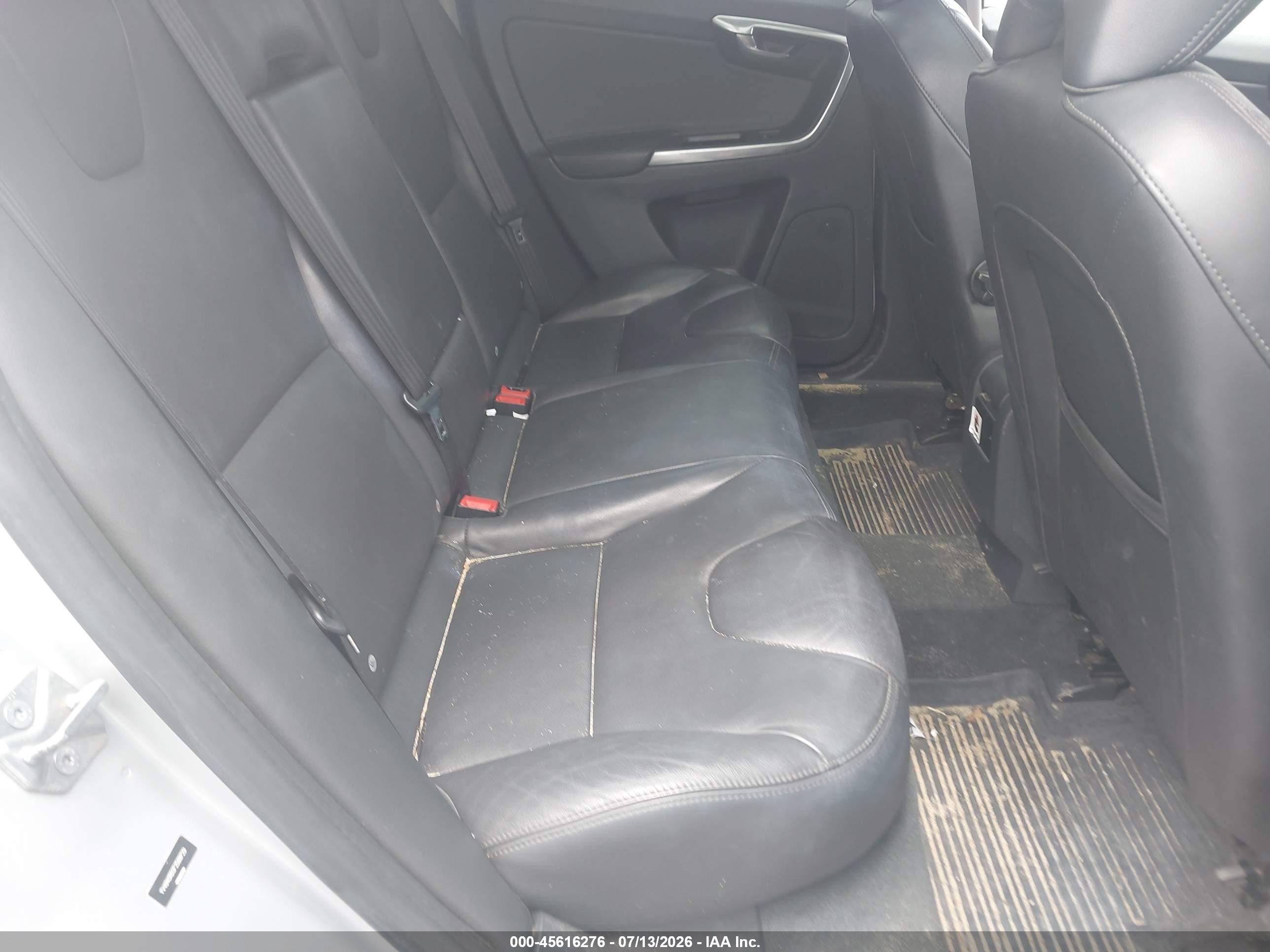 2015 Volvo Xc60 3.2 Platinum Серебряный vin: YV4940RD3F2599729