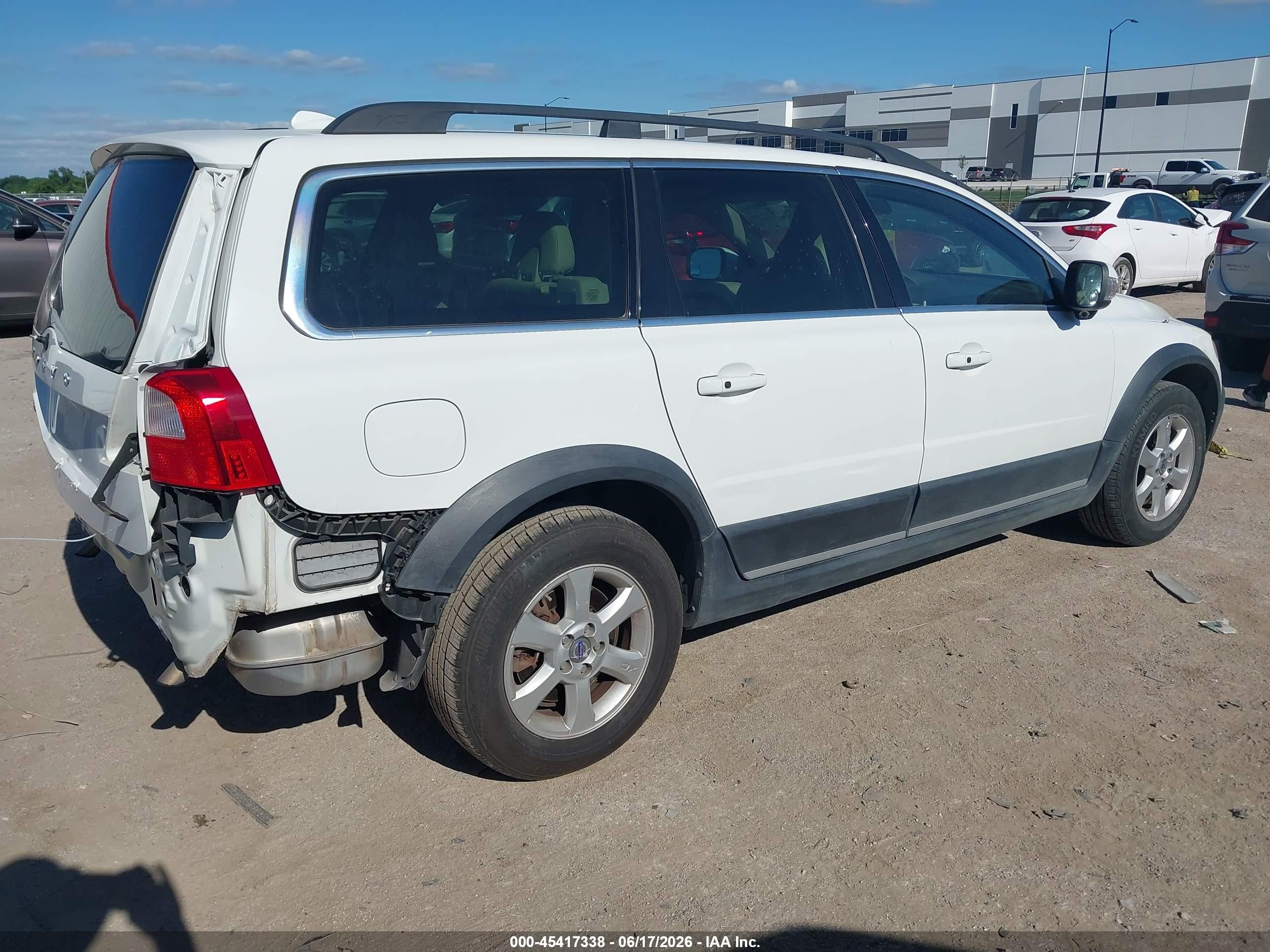 2013 Volvo Xc70 3.2 Platinum/3.2 Premier/3.2l/3.2l Premier Plus White vin: YV4952BL6D1154351
