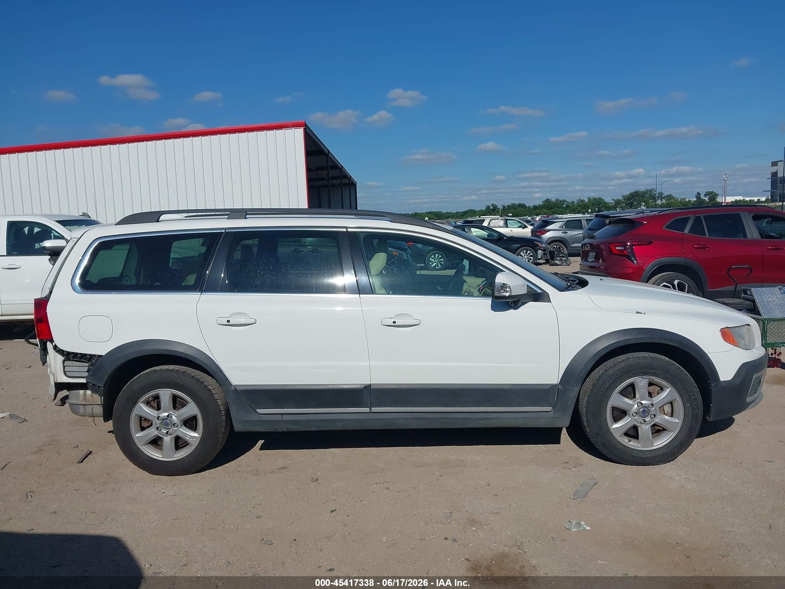 2013 Volvo Xc70 3.2 Platinum/3.2 Premier/3.2l/3.2l Premier Plus White vin: YV4952BL6D1154351