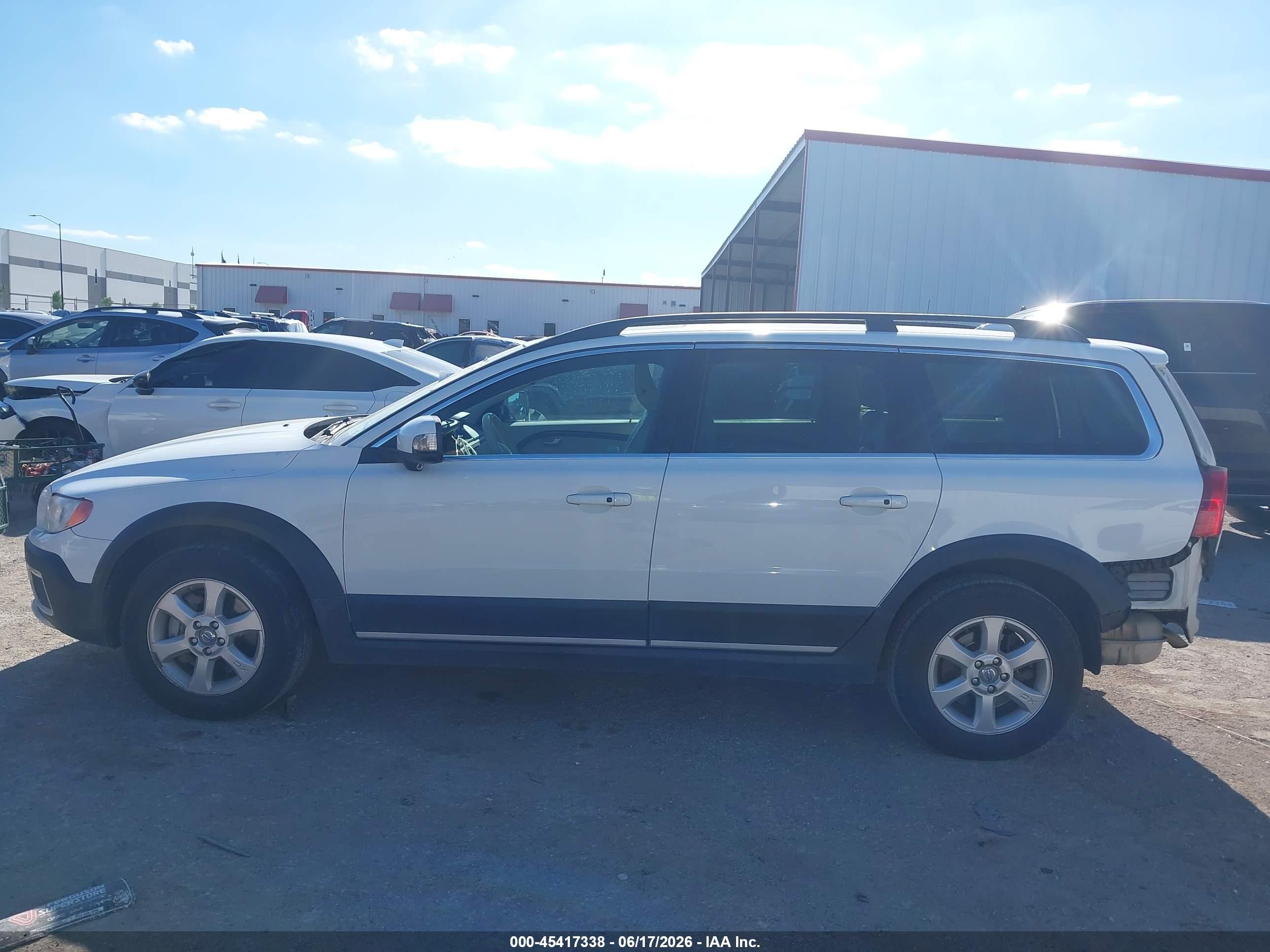 2013 Volvo Xc70 3.2 Platinum/3.2 Premier/3.2l/3.2l Premier Plus White vin: YV4952BL6D1154351