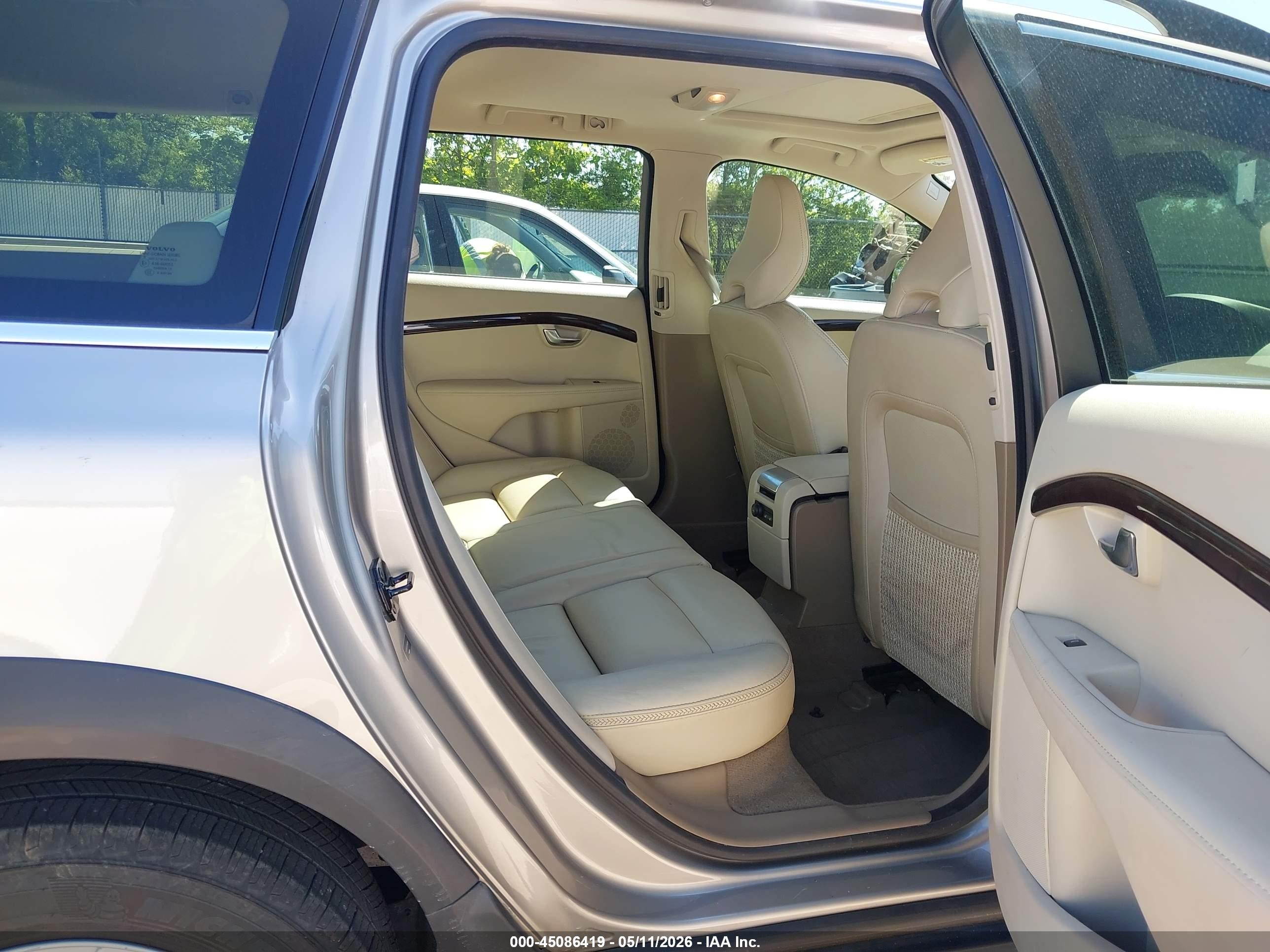 2013 Volvo Xc70 3.2 Premier Plus Silver vin: YV4952BL6D1166368