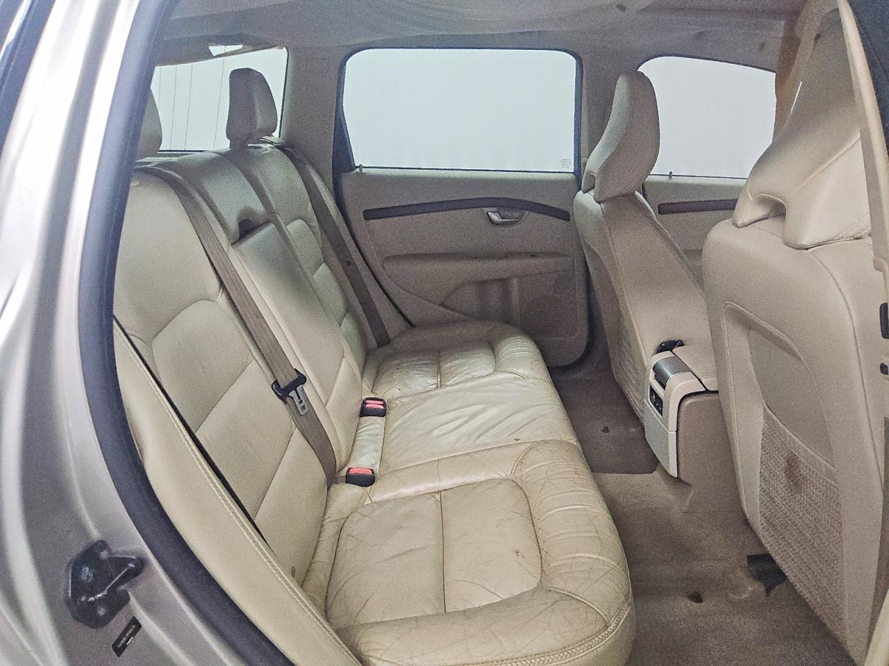 2011 Volvo Xc70 3.2 Beige vin: YV4952BL7B1098238