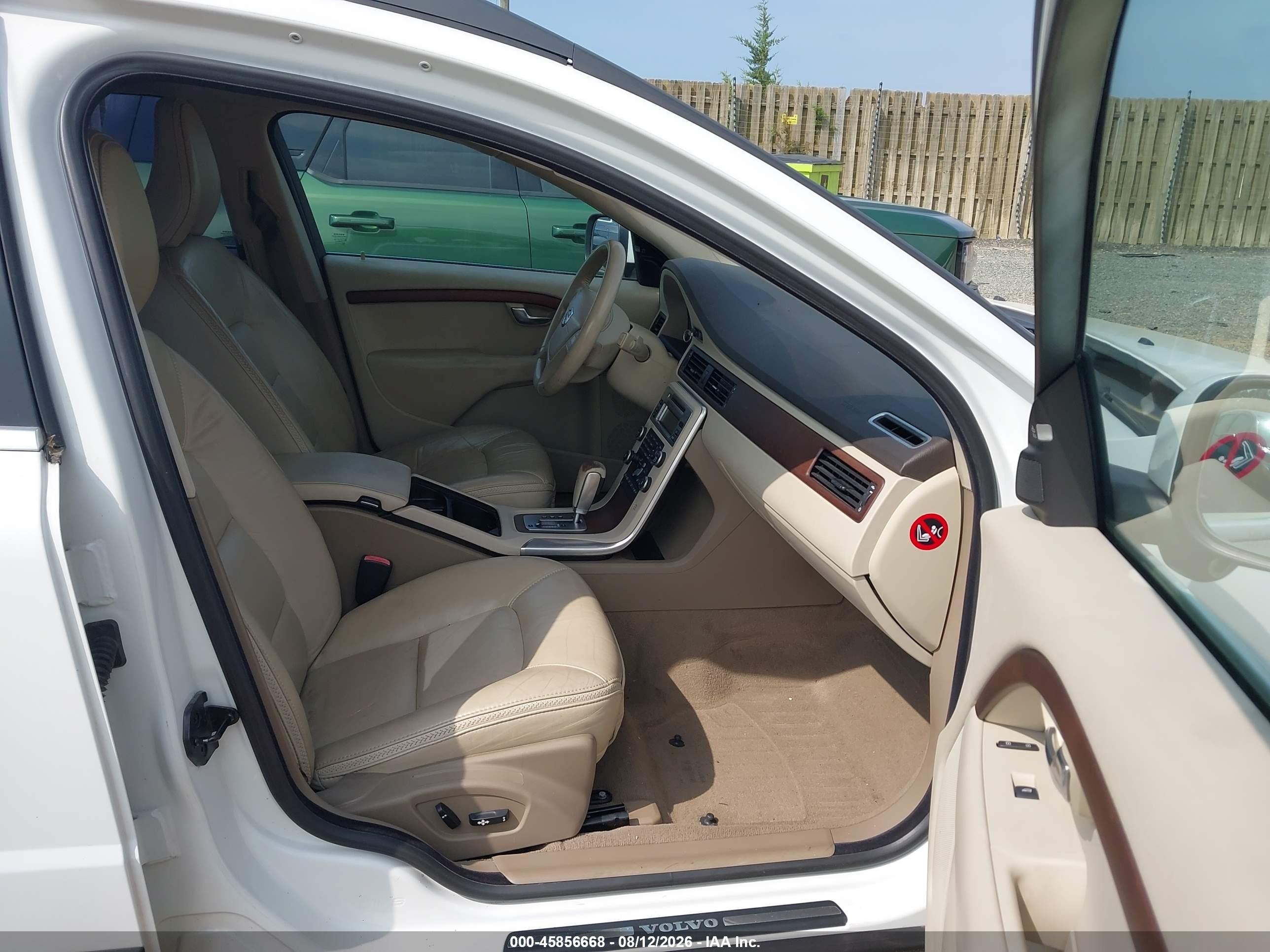 2011 Volvo Xc70 3.2l White vin: YV4952BL8B1097096
