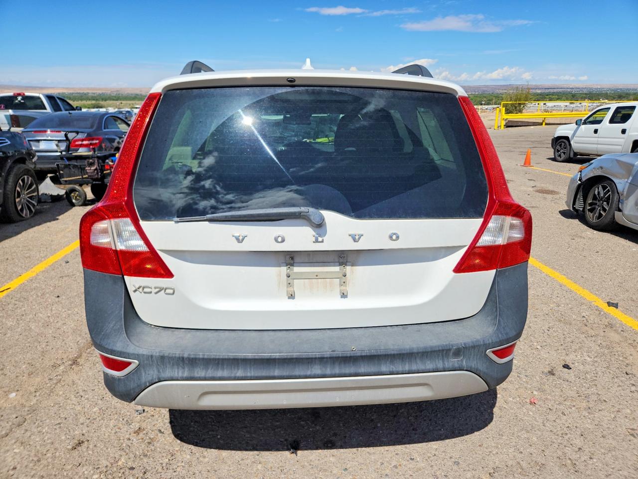 2013 Volvo Xc70 3.2 White vin: YV4952BL9D1163450