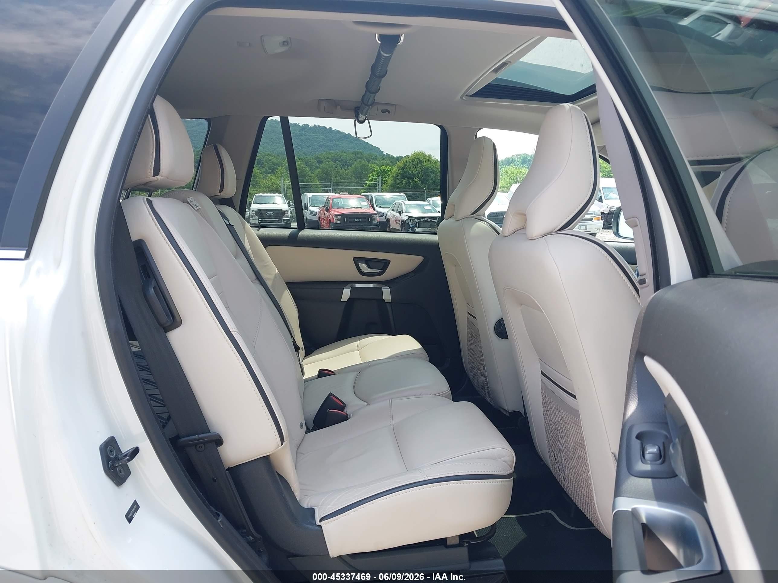 2013 Volvo Xc90 3.2 R-design/3.2 R-design Platinum/3.2 R-design Premier Plus White vin: YV4952CT3D1641733