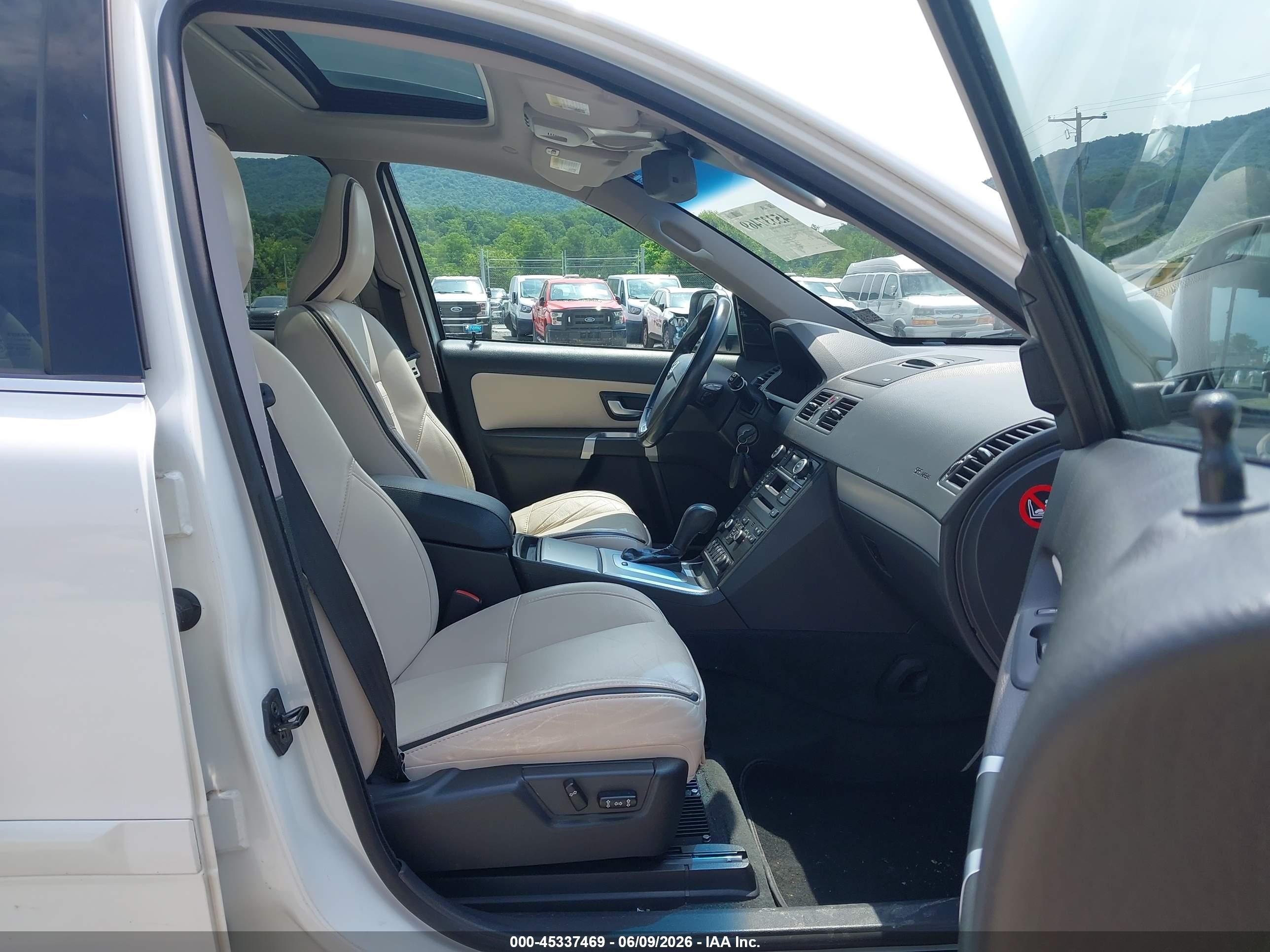 2013 Volvo Xc90 3.2 R-design/3.2 R-design Platinum/3.2 R-design Premier Plus White vin: YV4952CT3D1641733