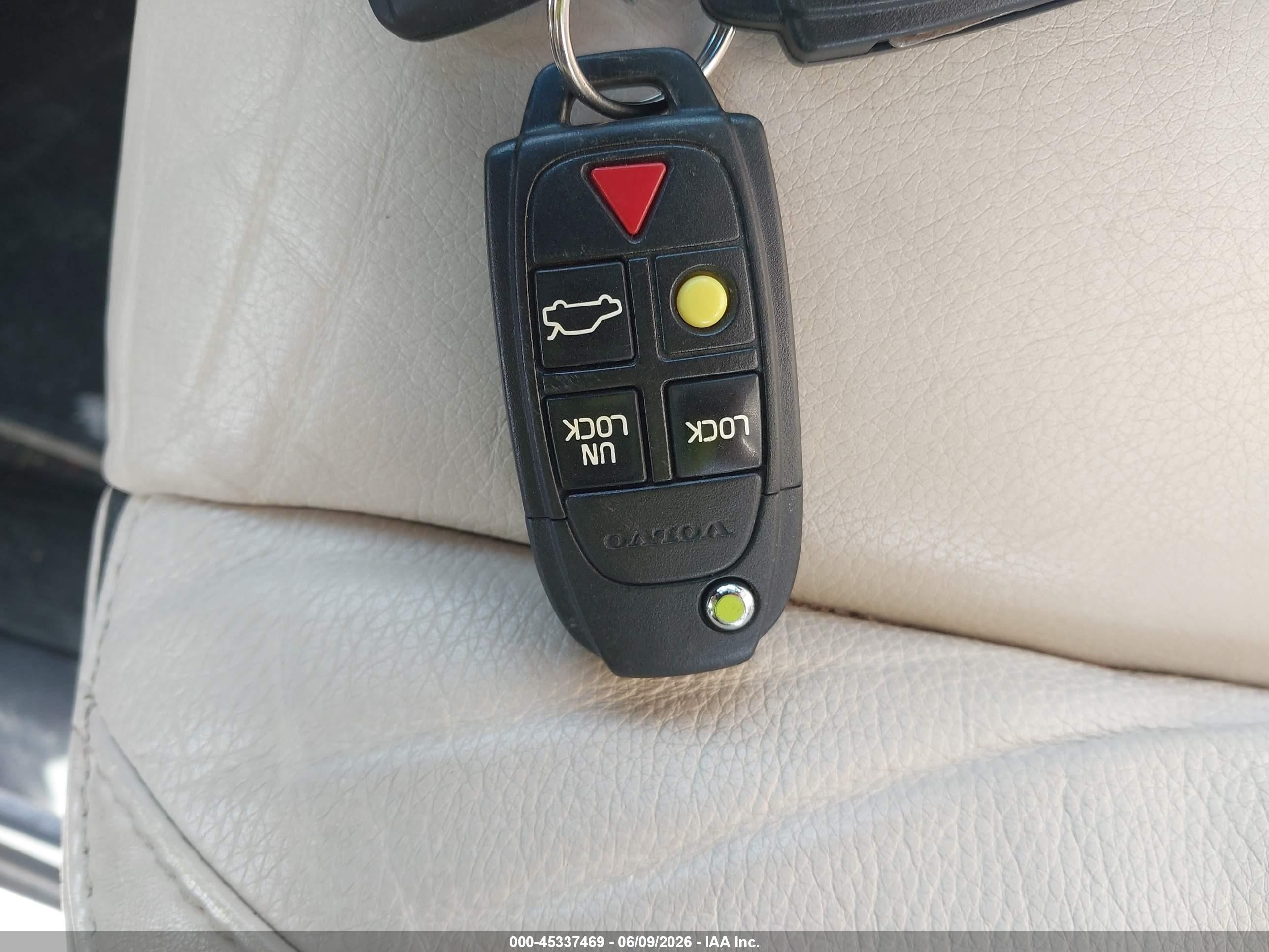 2013 Volvo Xc90 3.2 R-design/3.2 R-design Platinum/3.2 R-design Premier Plus White vin: YV4952CT3D1641733