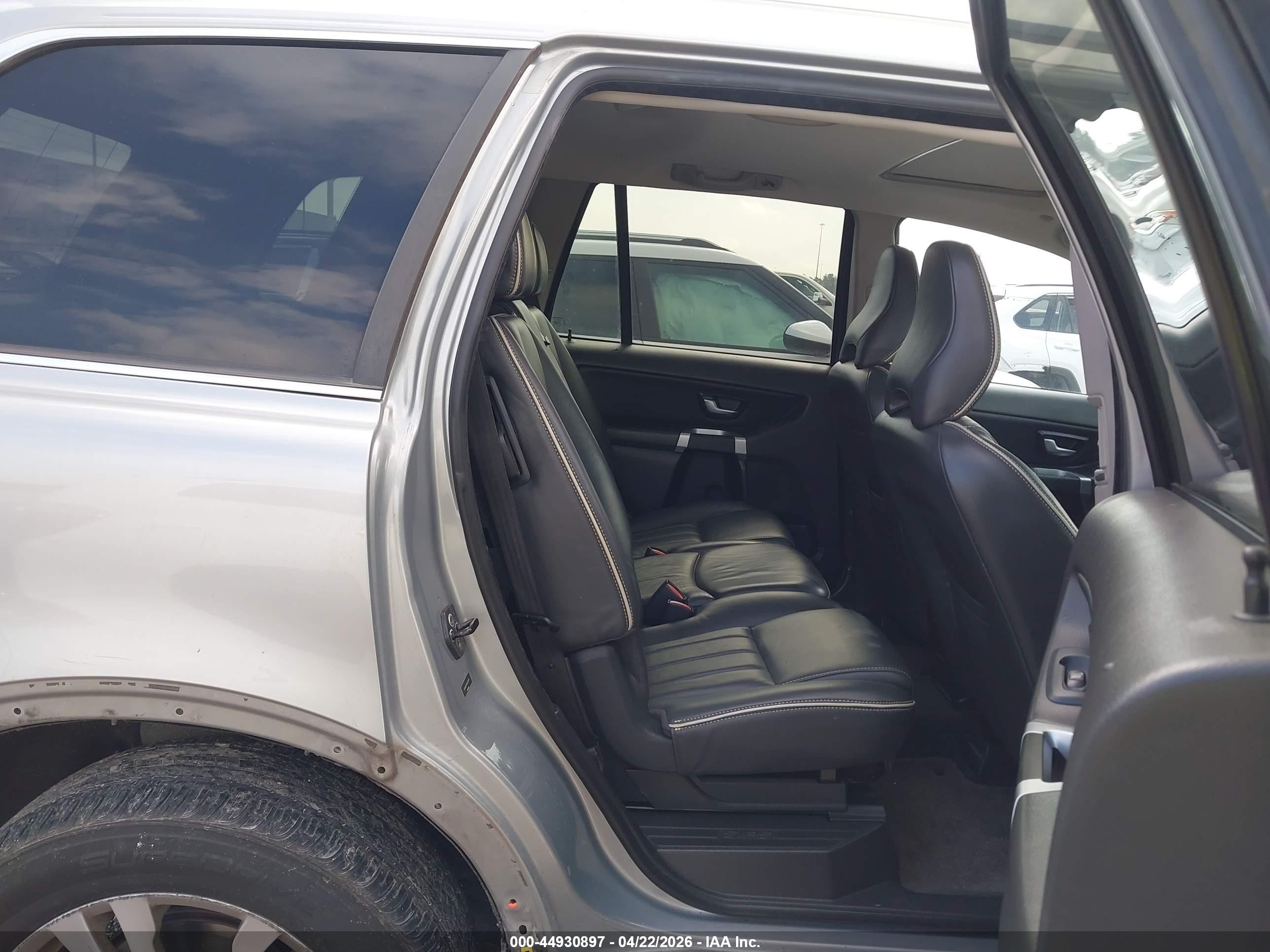 2013 Volvo Xc90 3.2/3.2 Platinum/3.2 Premier Plus Silver vin: YV4952CY8D1638788