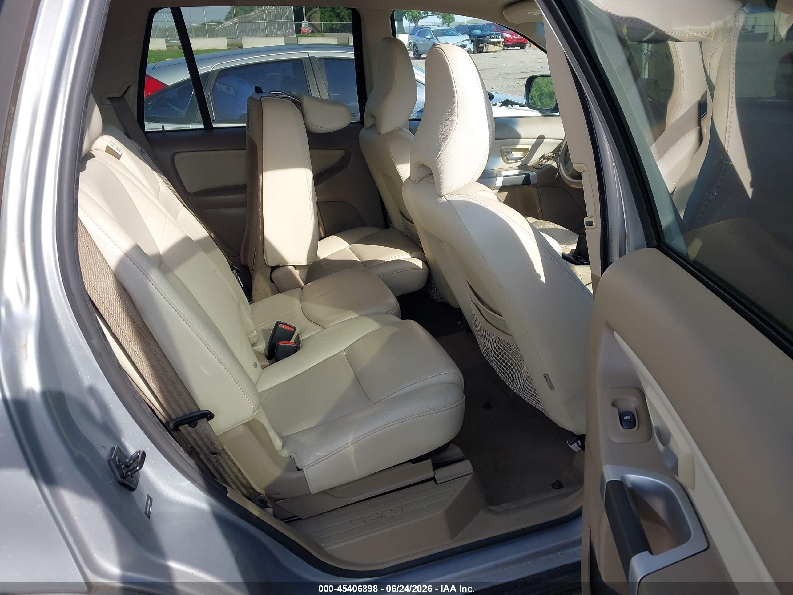 2012 Volvo Xc90   Silver vin: YV4952CZ8C1610920