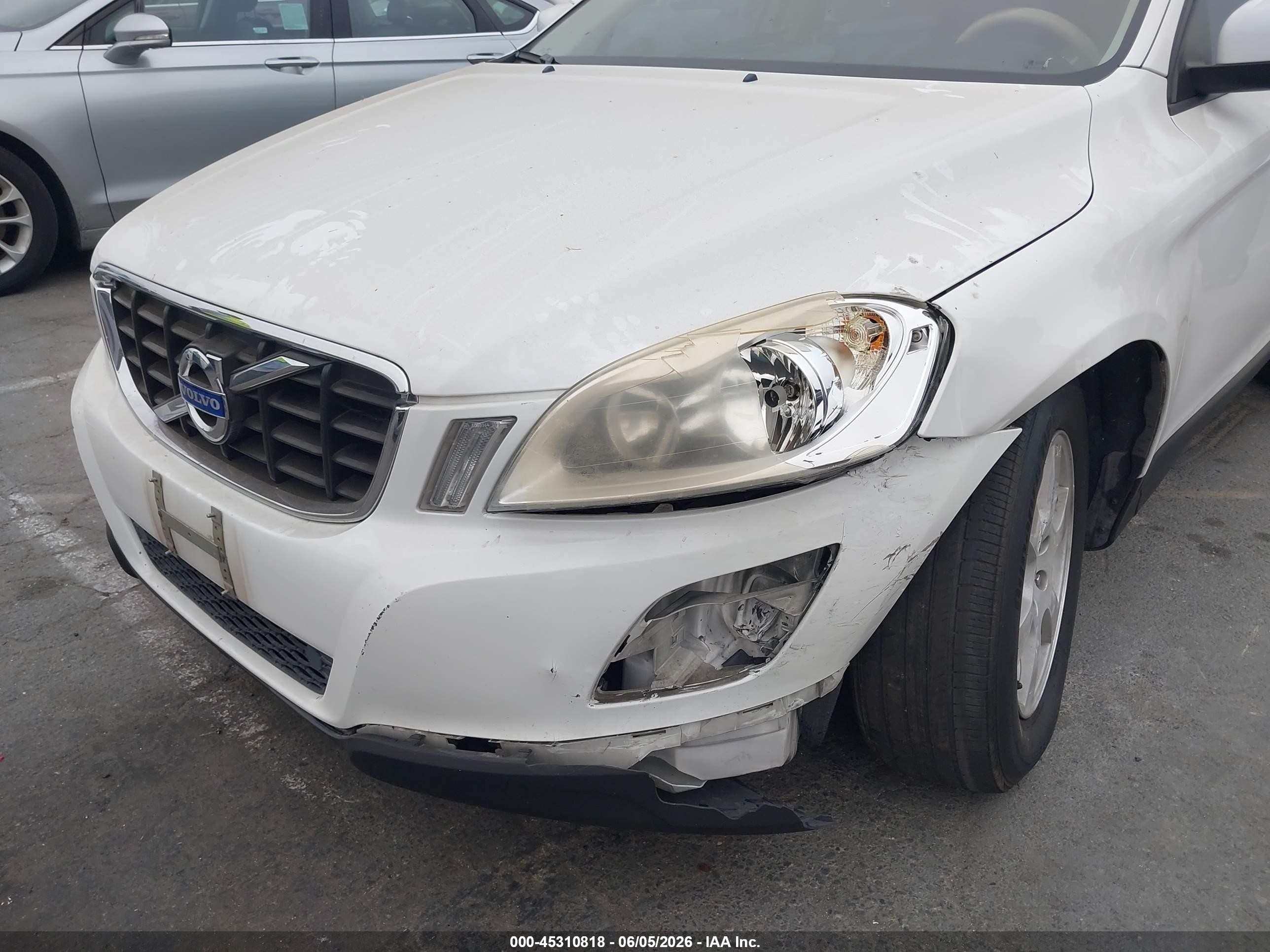 2011 Volvo Xc60 3.2/3.2 R-design Белый vin: YV4952DL0B2142345
