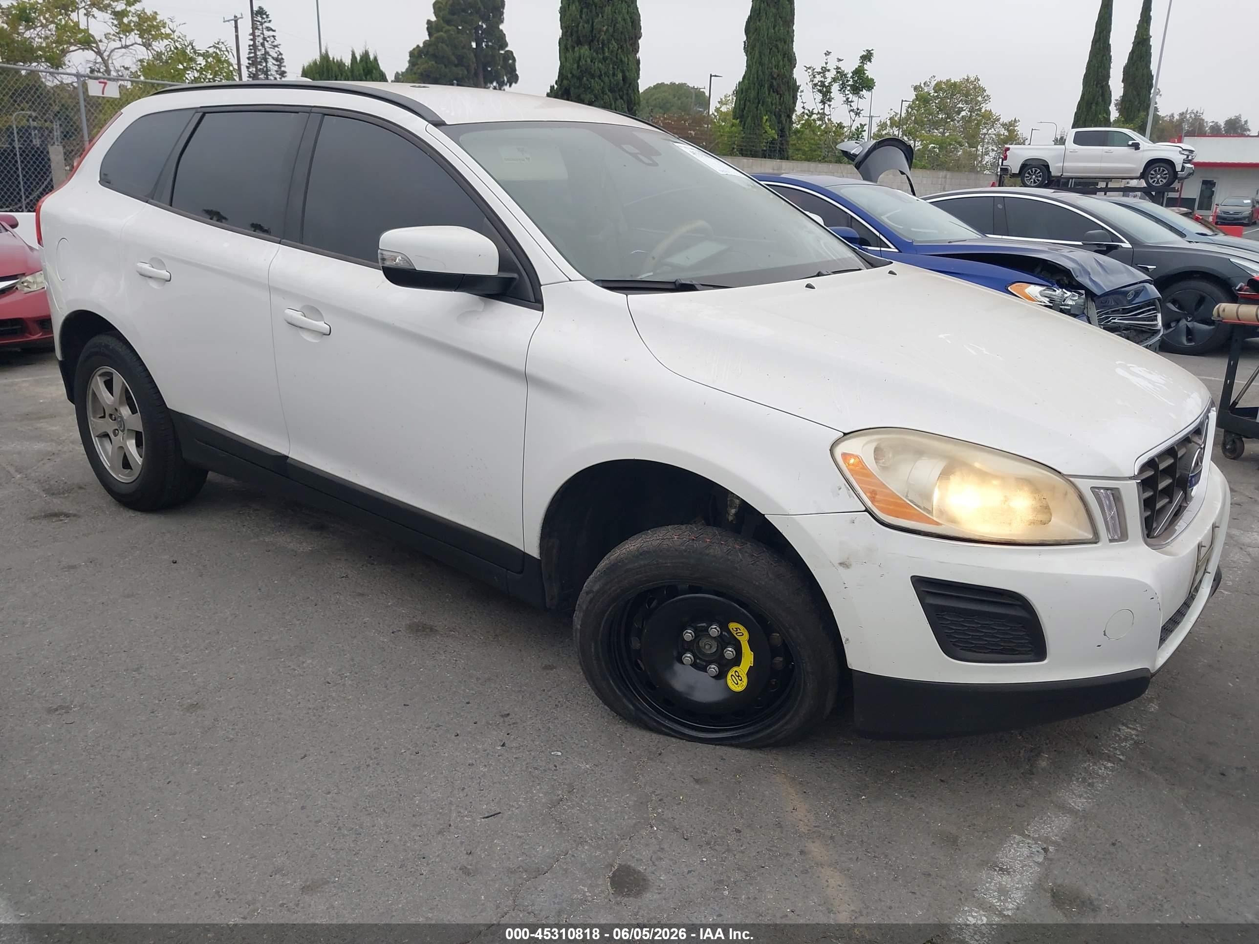2011 Volvo Xc60 3.2/3.2 R-design Белый vin: YV4952DL0B2142345