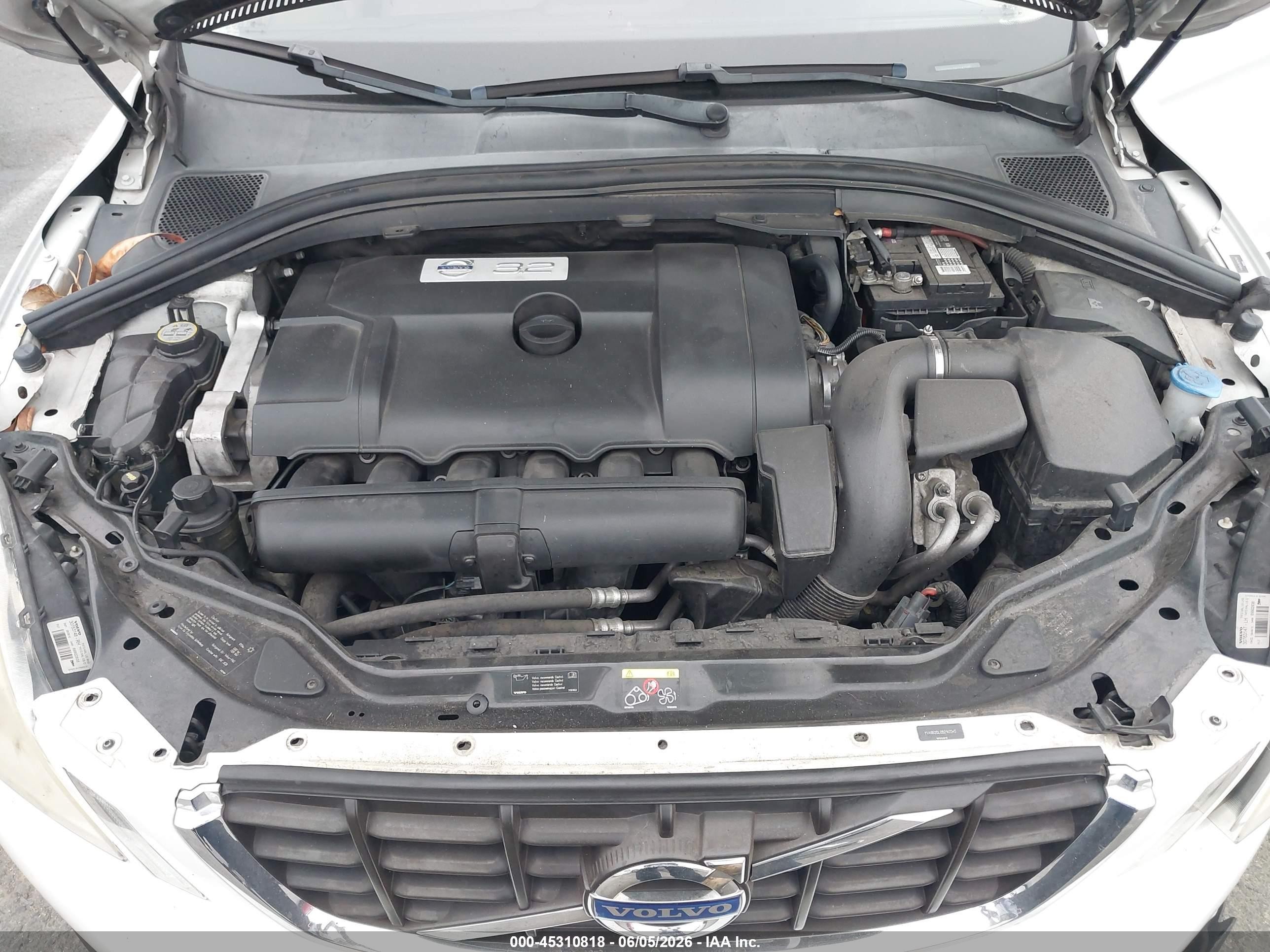 2011 Volvo Xc60 3.2/3.2 R-design Белый vin: YV4952DL0B2142345