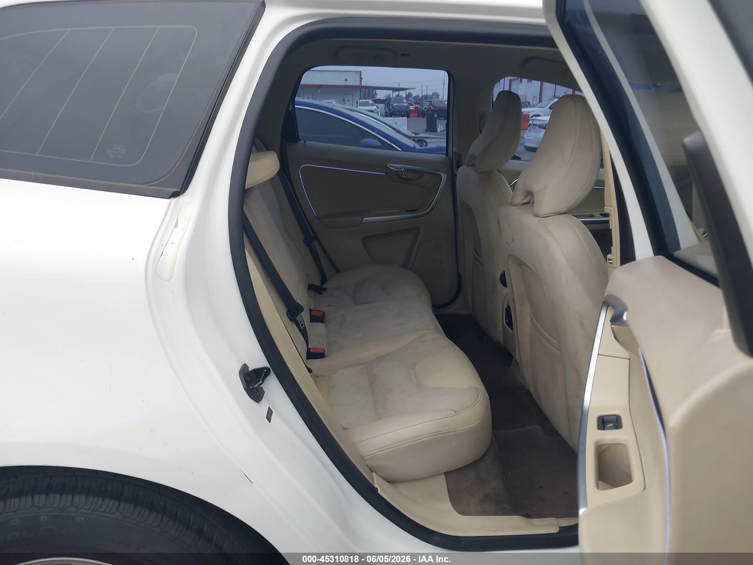 2011 Volvo Xc60 3.2/3.2 R-design Белый vin: YV4952DL0B2142345