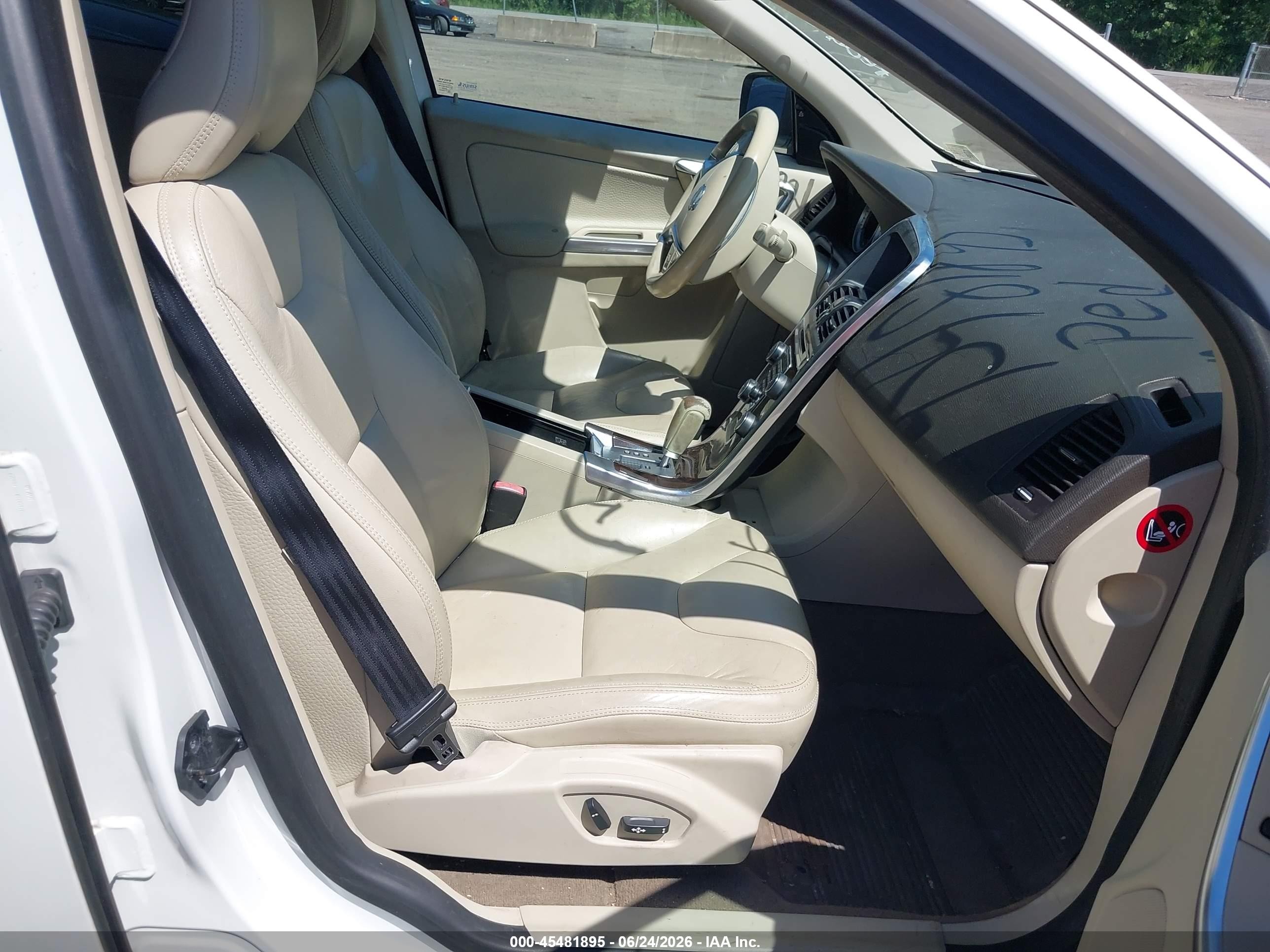2012 Volvo Xc60 3.2/3.2 Platinum/3.2 Premier/3.2 Premier Plus Белый vin: YV4952DL0C2318120