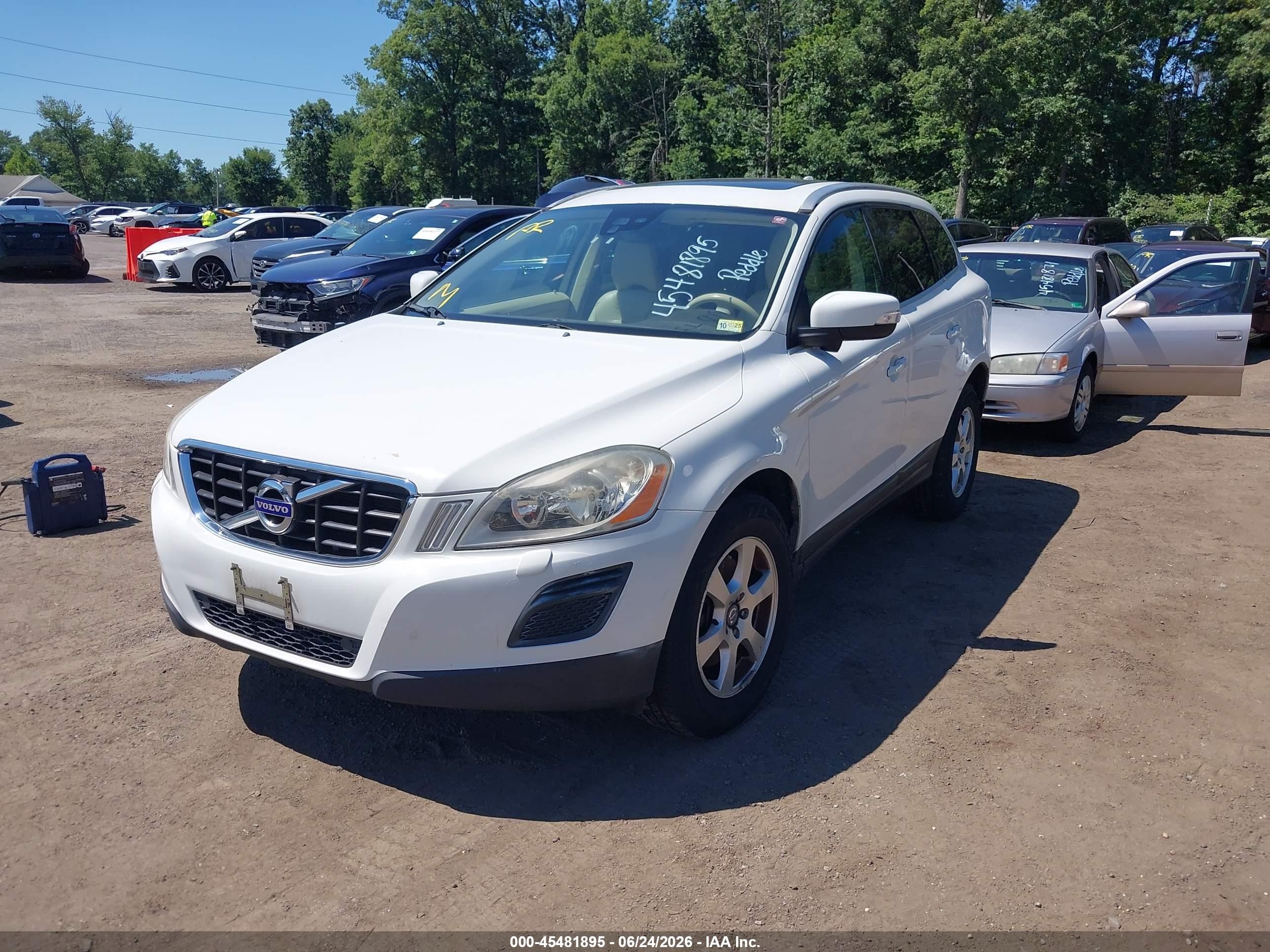 2012 Volvo Xc60 3.2/3.2 Platinum/3.2 Premier/3.2 Premier Plus Белый vin: YV4952DL0C2318120
