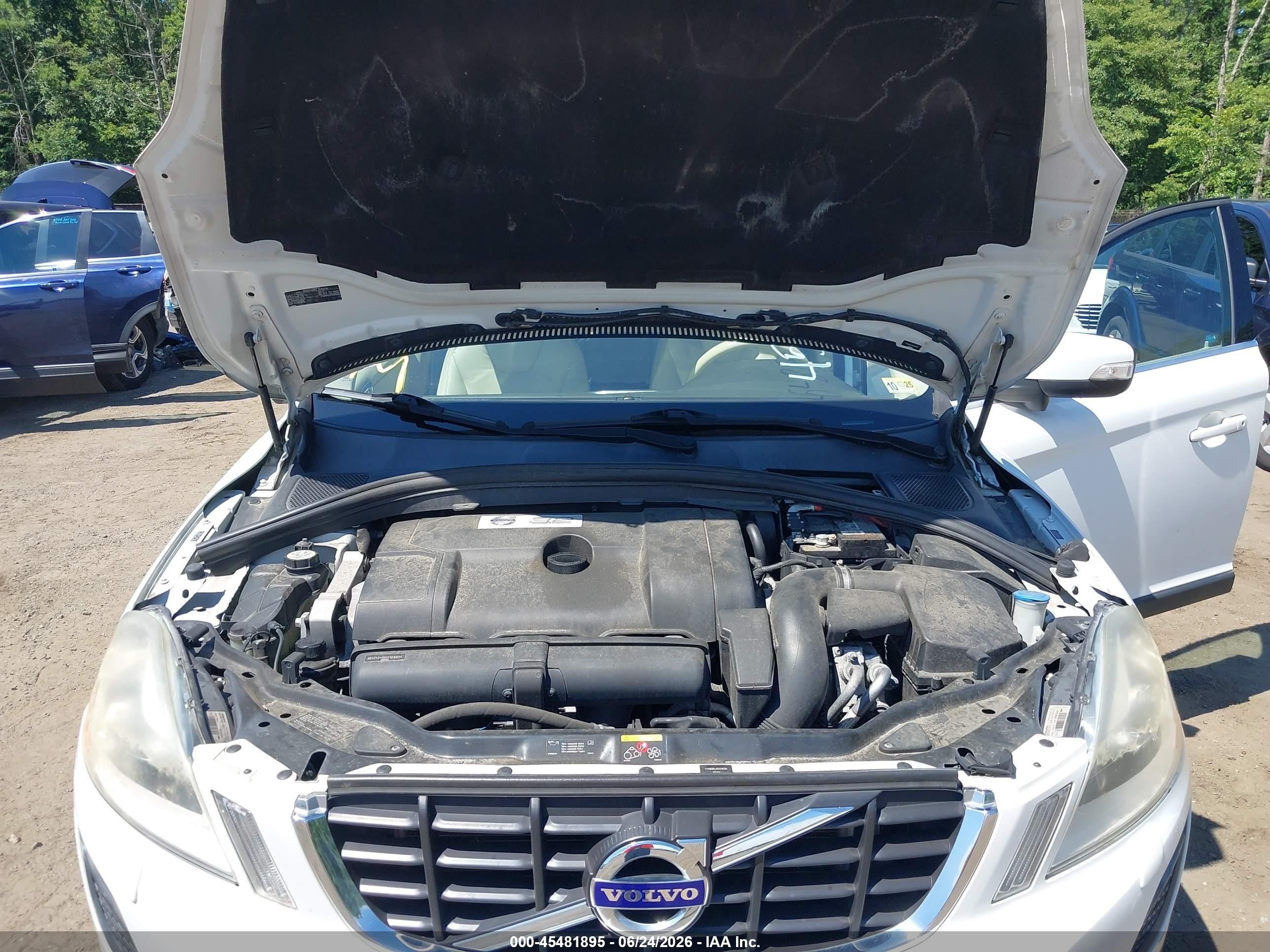 2012 Volvo Xc60 3.2/3.2 Platinum/3.2 Premier/3.2 Premier Plus Белый vin: YV4952DL0C2318120