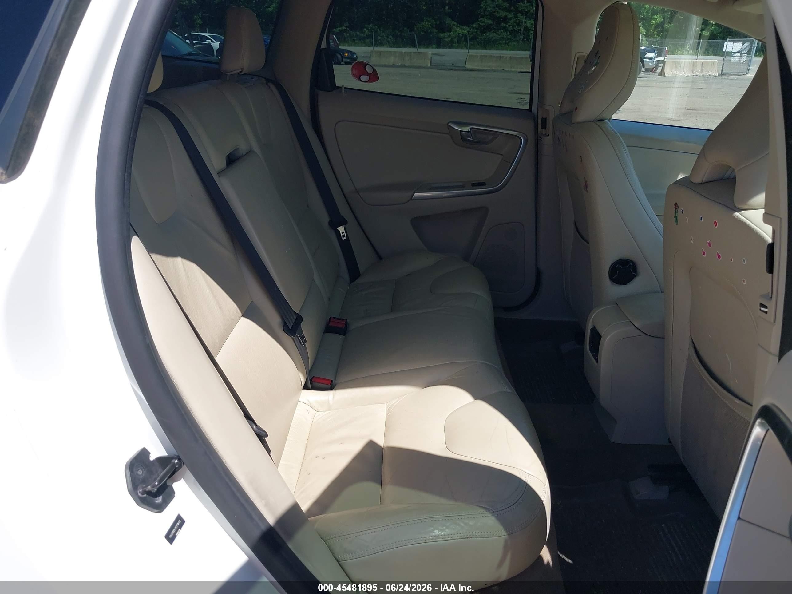 2012 Volvo Xc60 3.2/3.2 Platinum/3.2 Premier/3.2 Premier Plus Белый vin: YV4952DL0C2318120