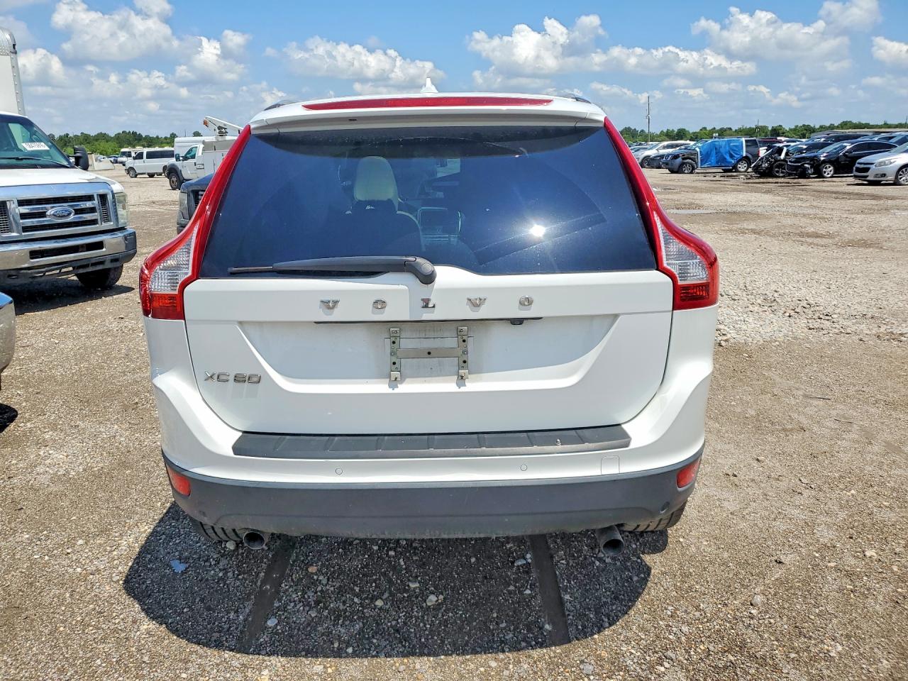 2011 Volvo Xc60 3.2 White vin: YV4952DL1B2158750