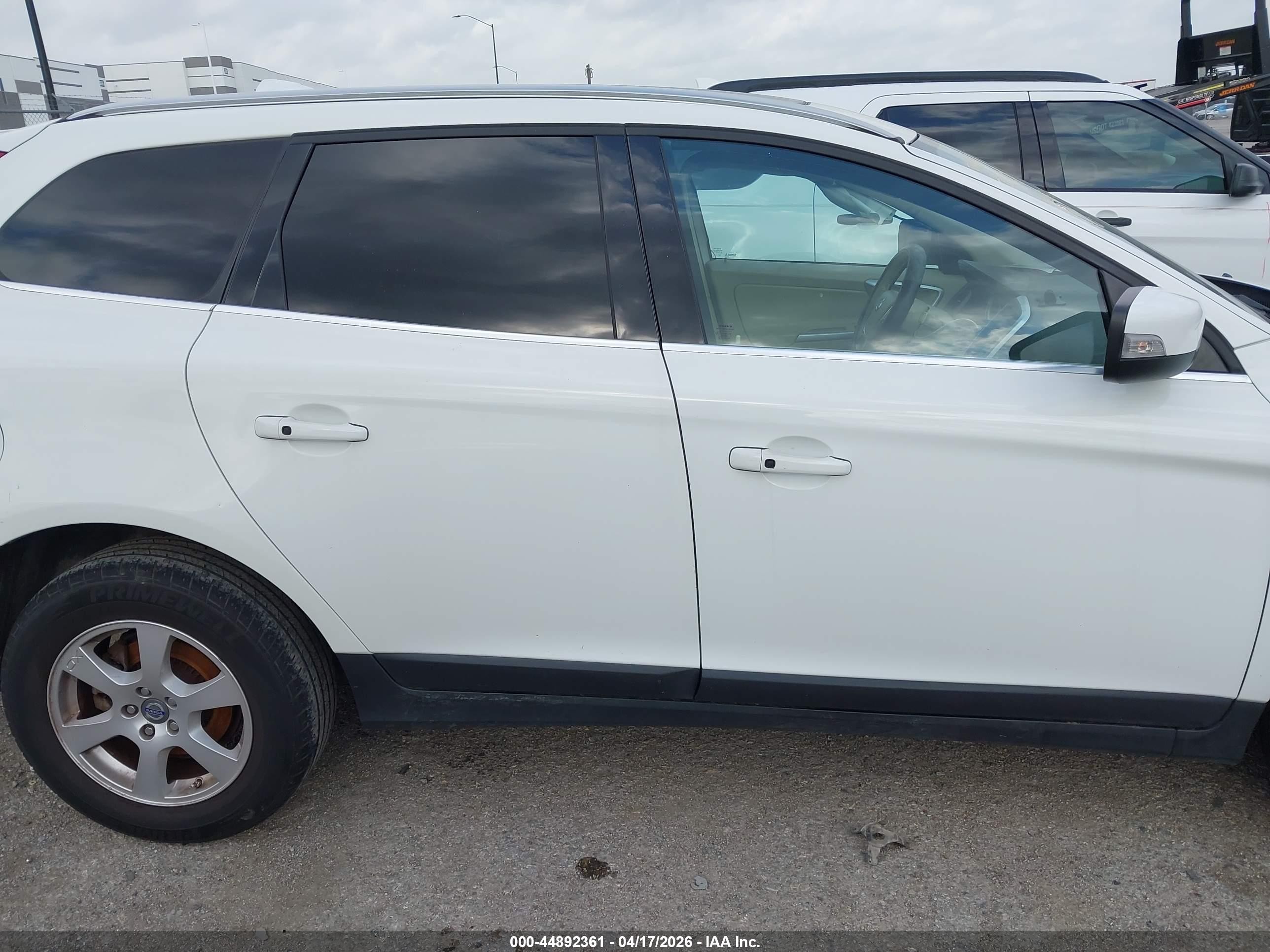 2012 Volvo Xc60 3.2 Premier White vin: YV4952DL2C2265968