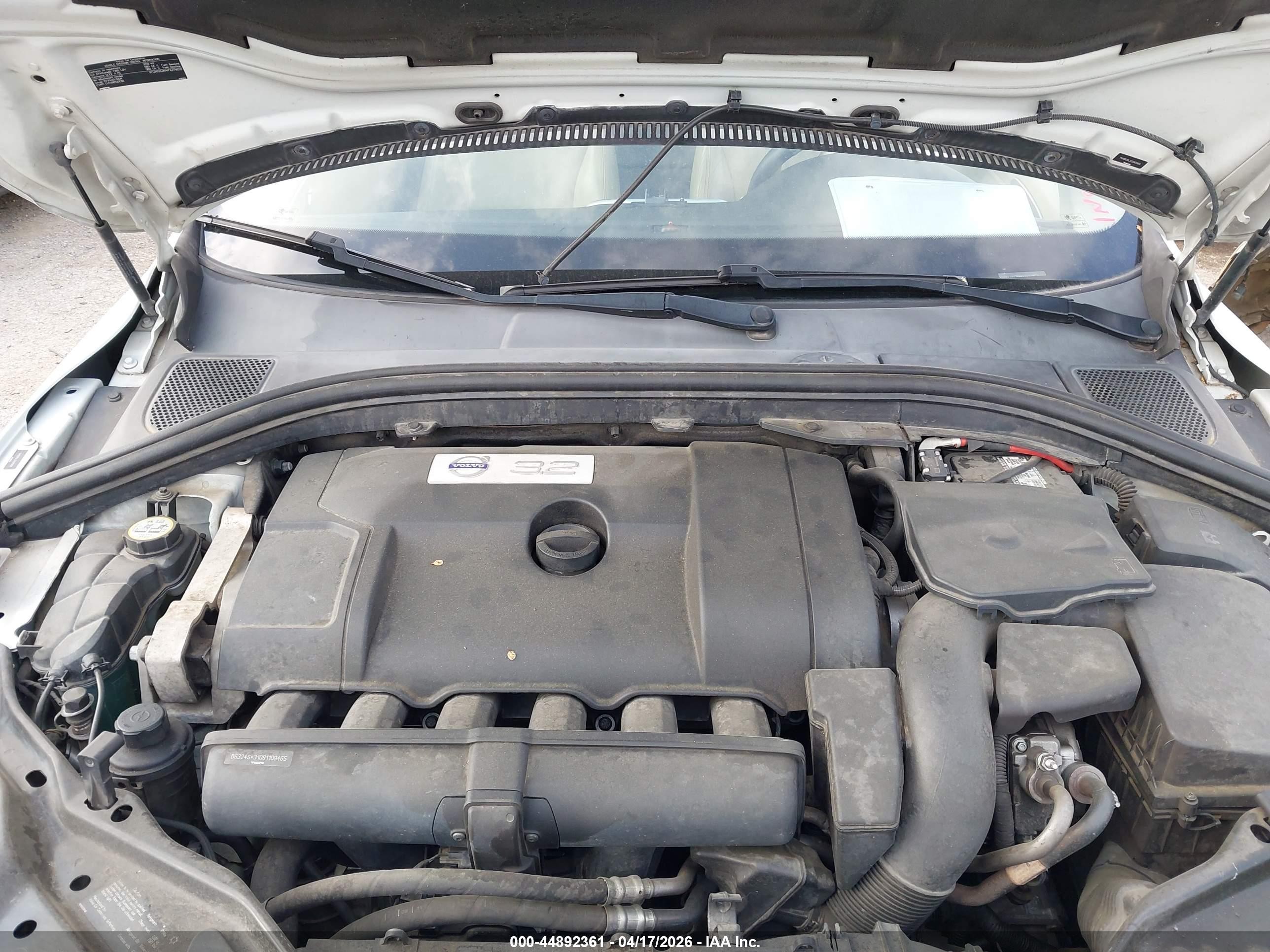 2012 Volvo Xc60 3.2 Premier White vin: YV4952DL2C2265968