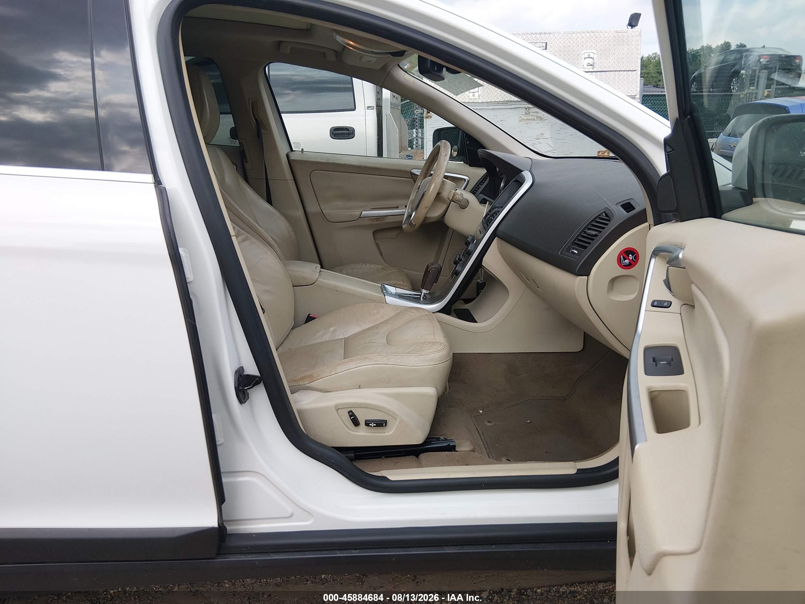 2011 Volvo Xc60 3.2 White vin: YV4952DL3B2183312
