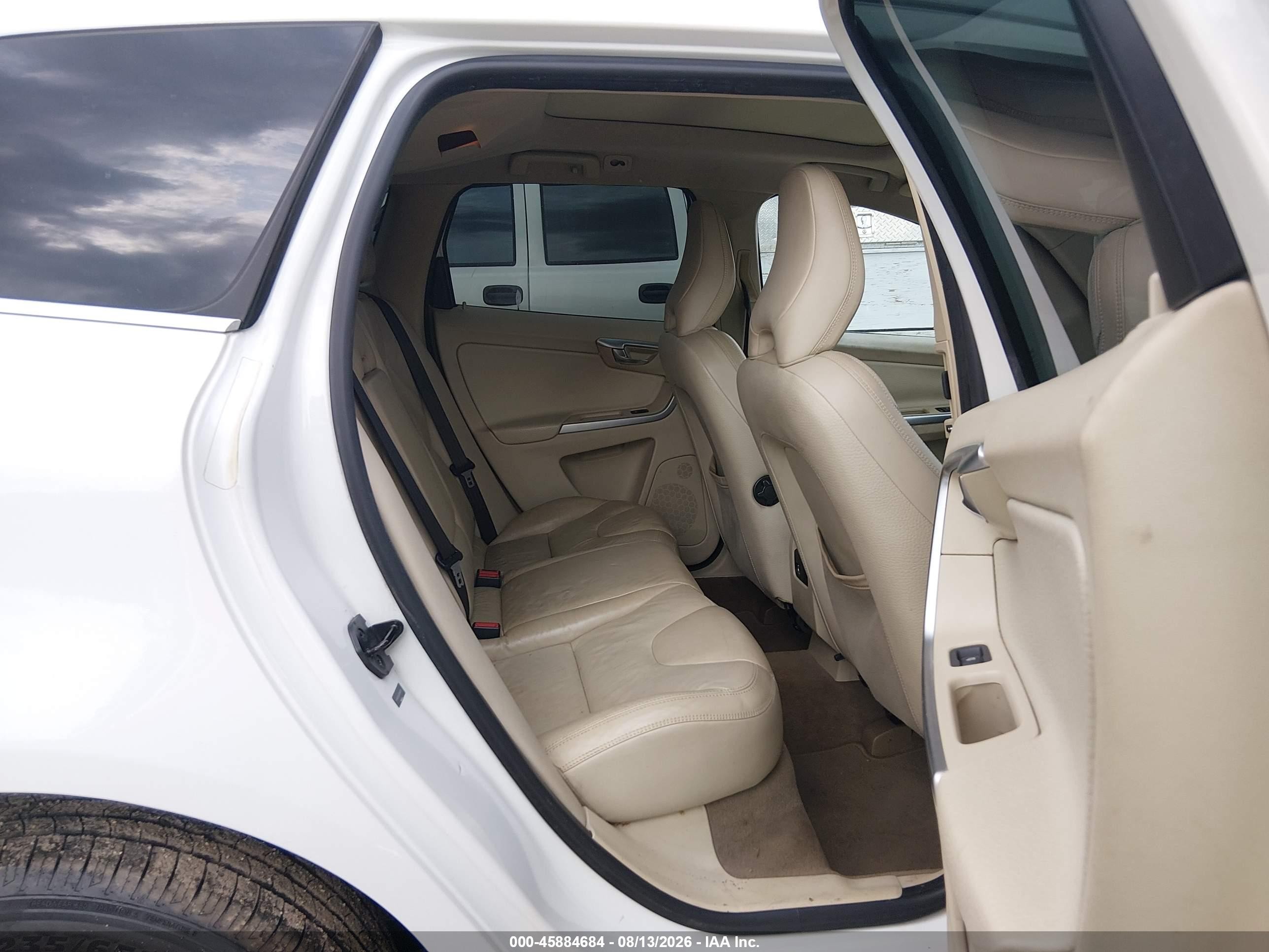 2011 Volvo Xc60 3.2 White vin: YV4952DL3B2183312
