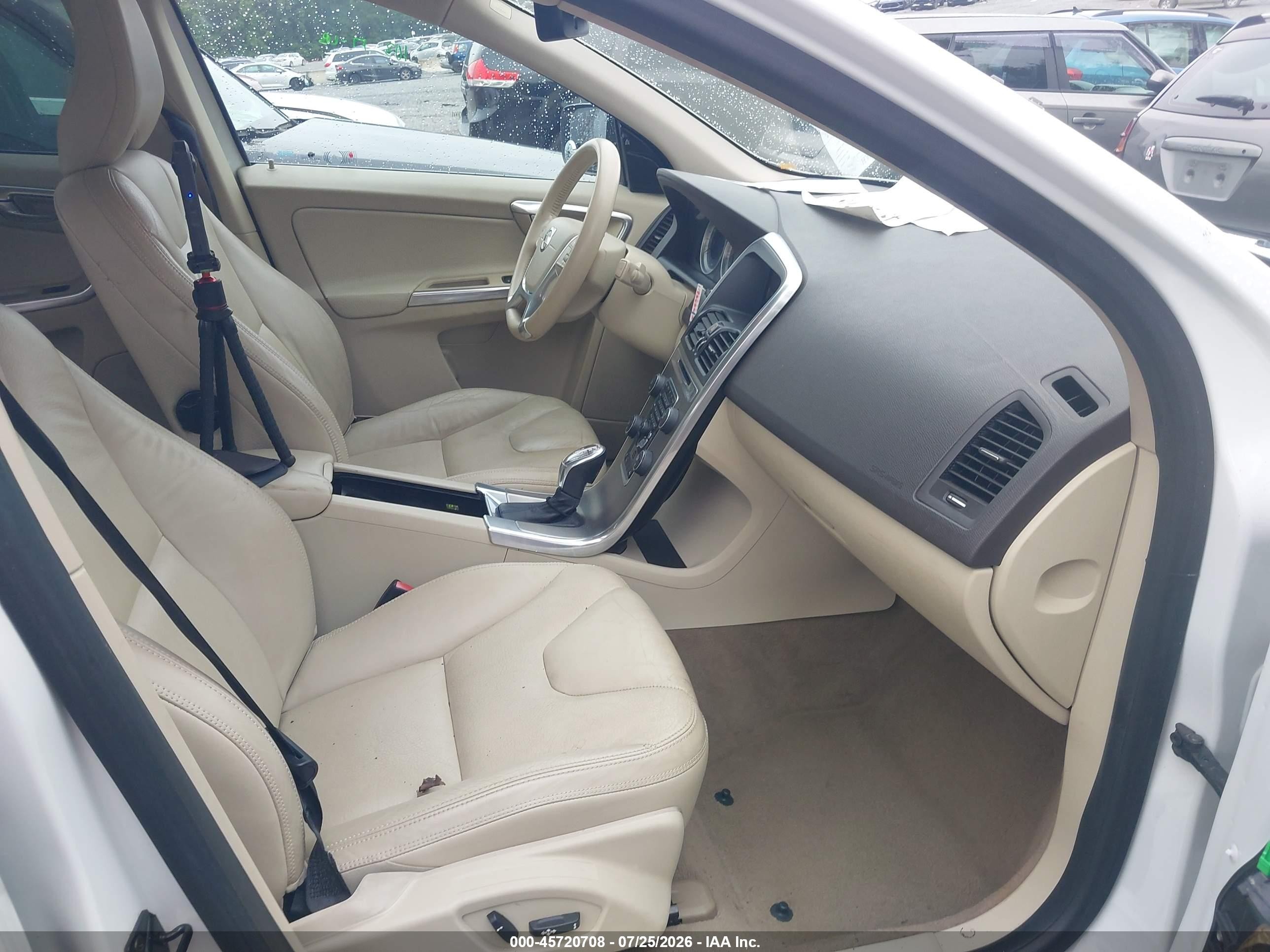 2013 Volvo Xc60 3.2 Premier Белый vin: YV4952DL3D2452055
