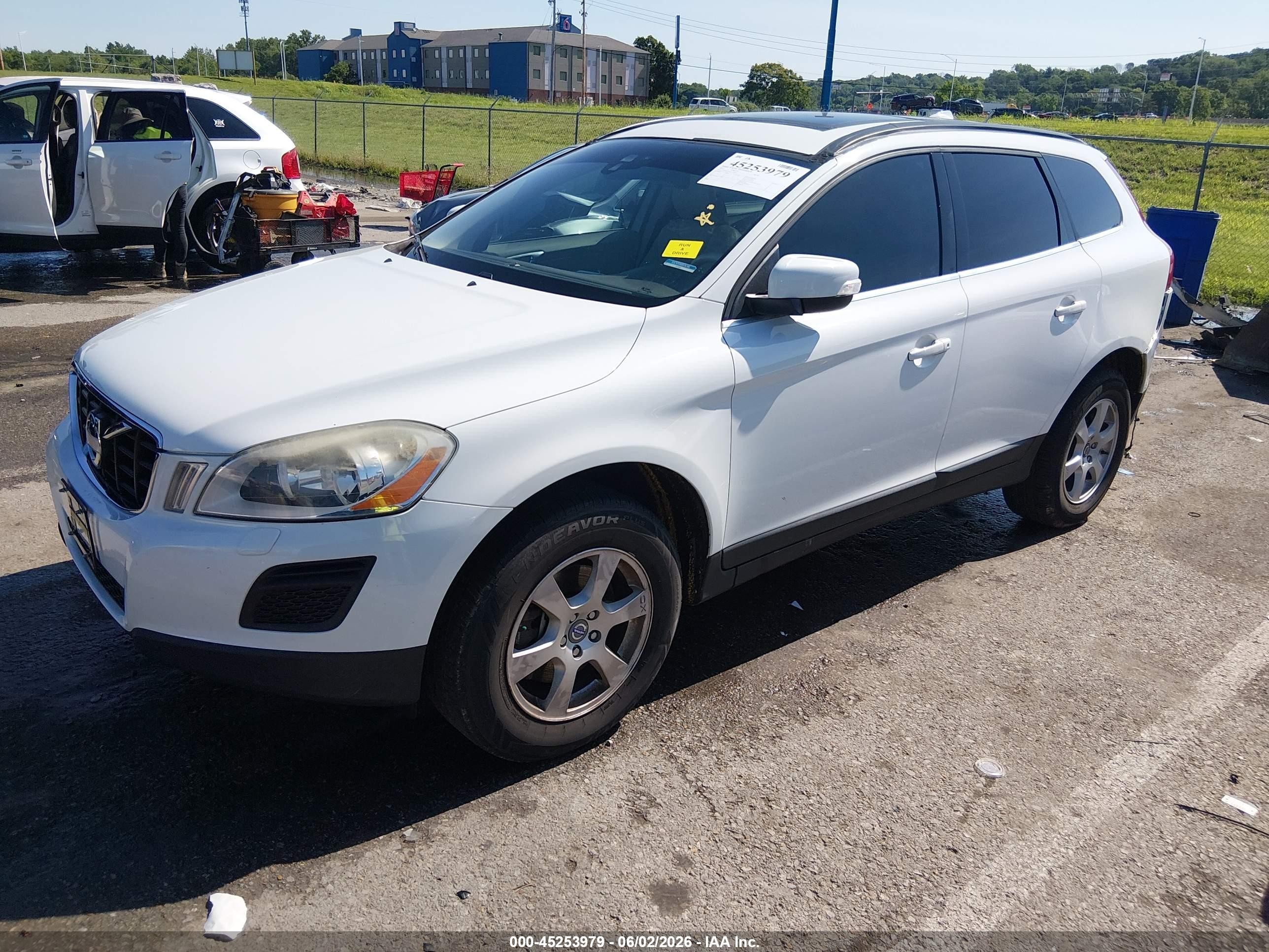 2012 Volvo Xc60 3.2/3.2 Platinum/3.2 Premier/3.2l Premier Plus White vin: YV4952DL4C2335227
