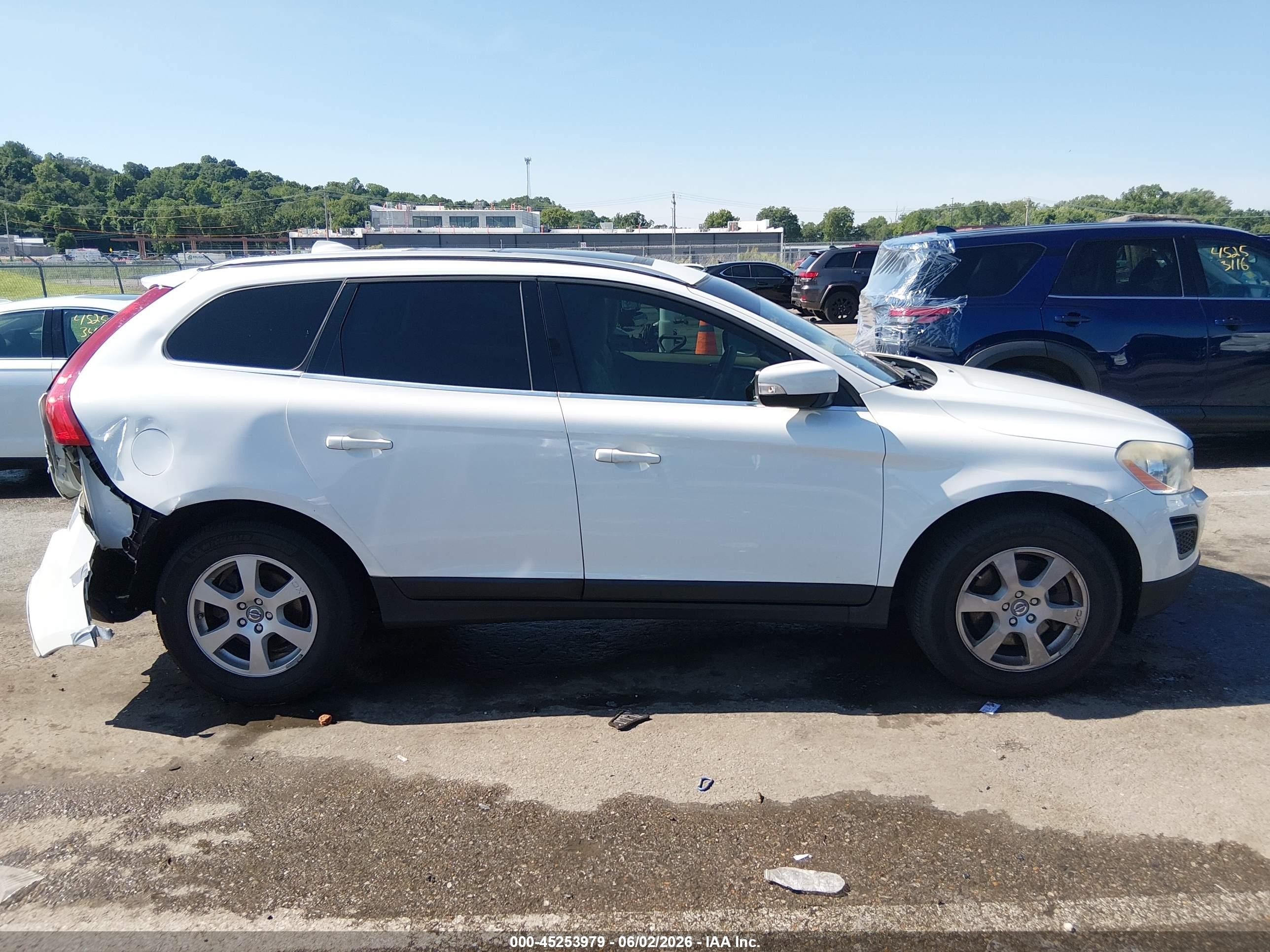 2012 Volvo Xc60 3.2/3.2 Platinum/3.2 Premier/3.2l Premier Plus White vin: YV4952DL4C2335227