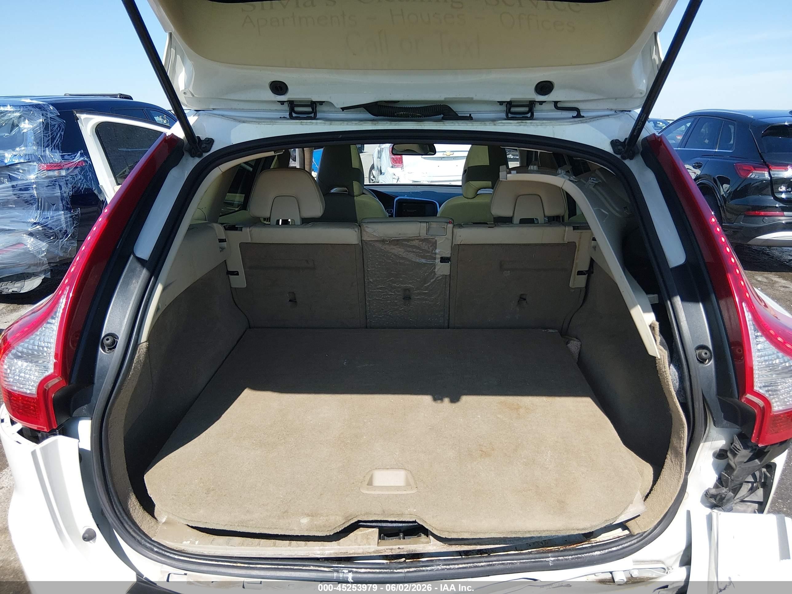 2012 Volvo Xc60 3.2/3.2 Platinum/3.2 Premier/3.2l Premier Plus White vin: YV4952DL4C2335227