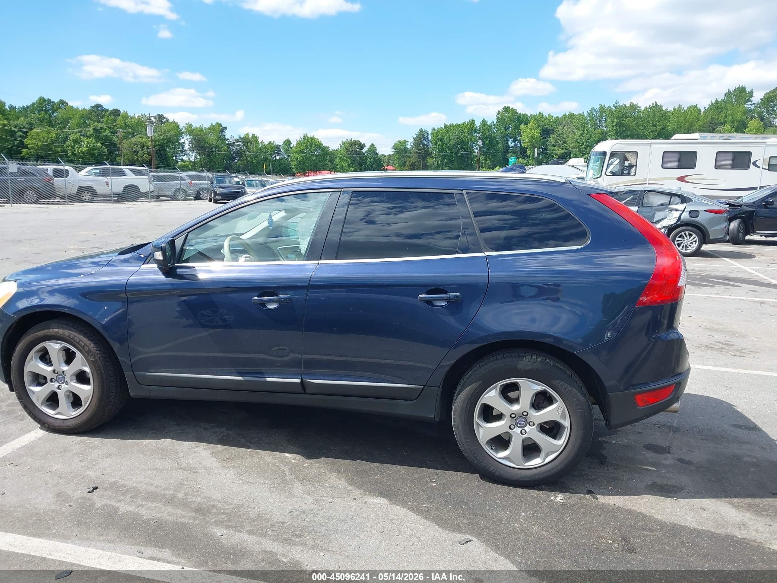 2013 Volvo Xc60 3.2/3.2 Platinum/3.2 Premier/3.2 Premier Plus Dark Blue vin: YV4952DL4D2415919