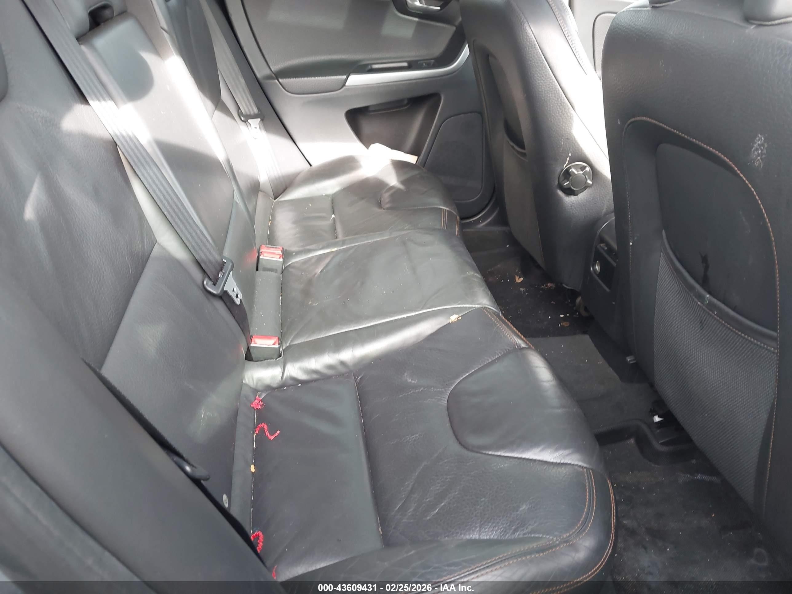 2011 Volvo Xc60 3.2/3.2 R-design Синий vin: YV4952DL5B2221414