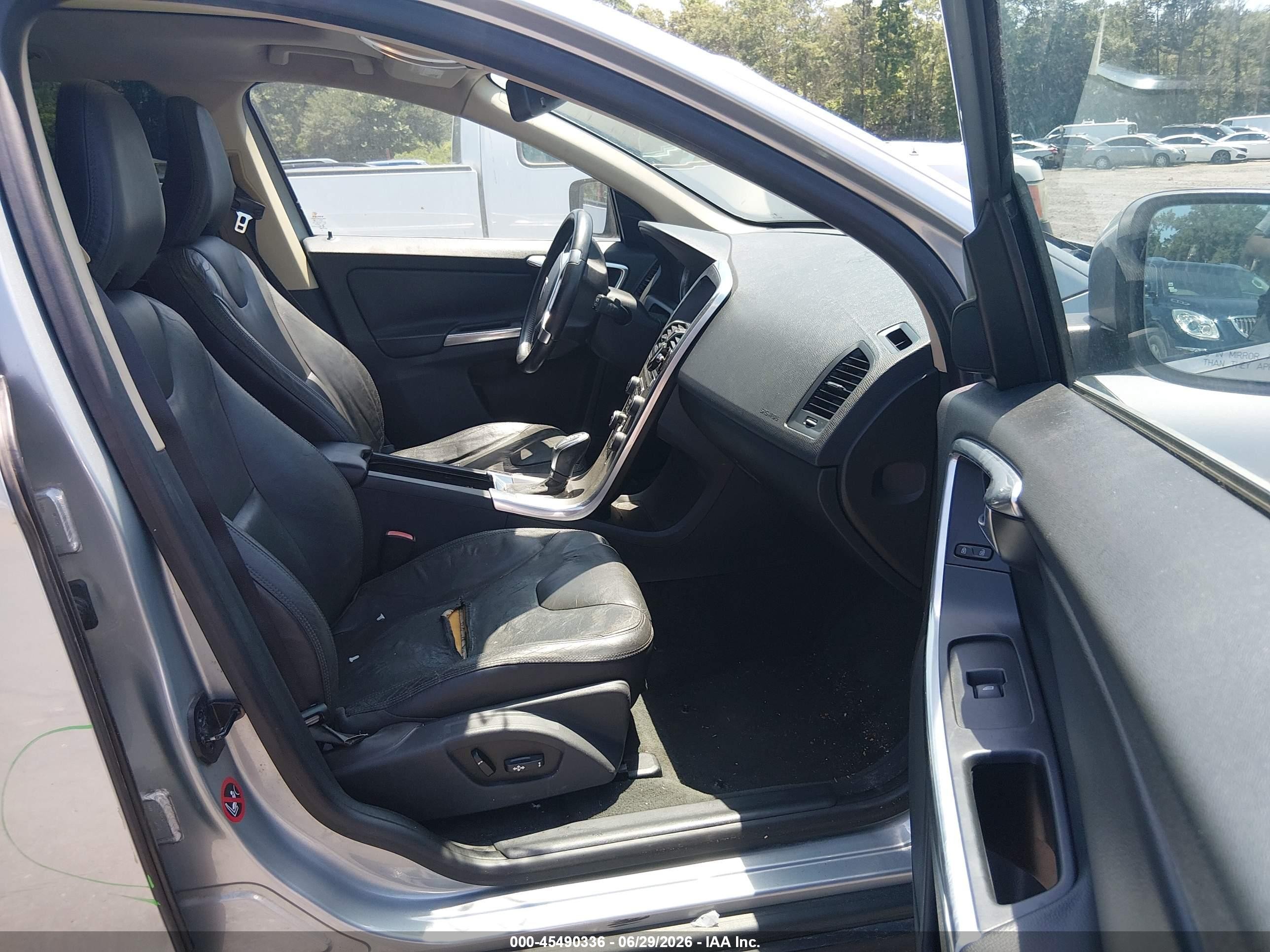 2013 Volvo Xc60 3.2/3.2 Platinum/3.2 Premier/3.2 Premier Plus Silver vin: YV4952DL5D2407683