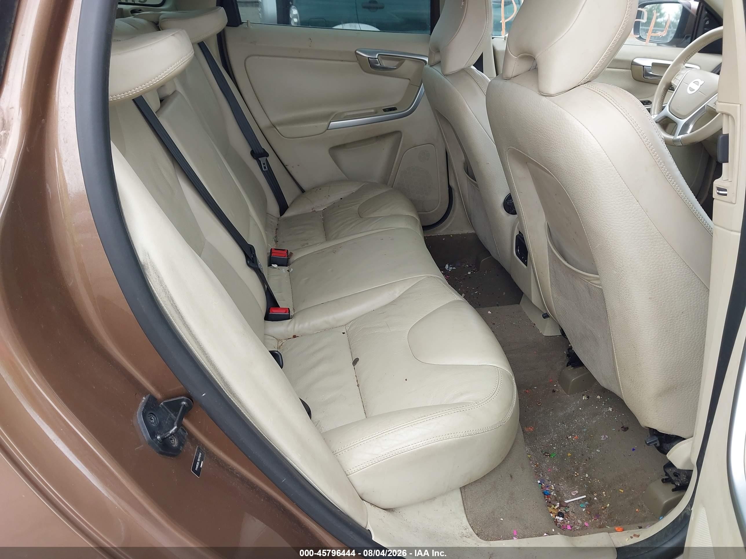 2011 Volvo Xc60 3.2/3.2 R-design Brown vin: YV4952DL7B2176010