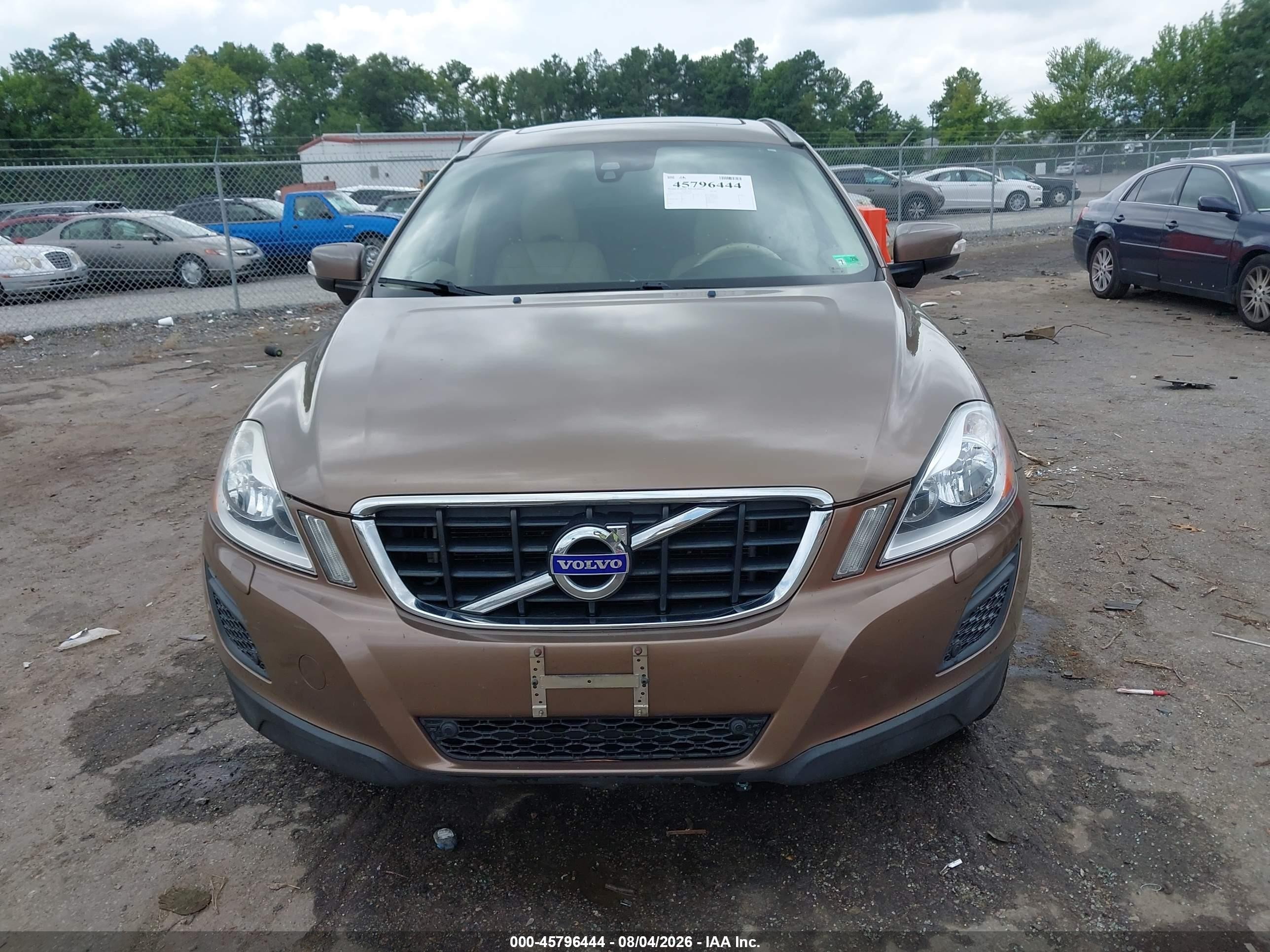 2011 Volvo Xc60 3.2/3.2 R-design Brown vin: YV4952DL7B2176010