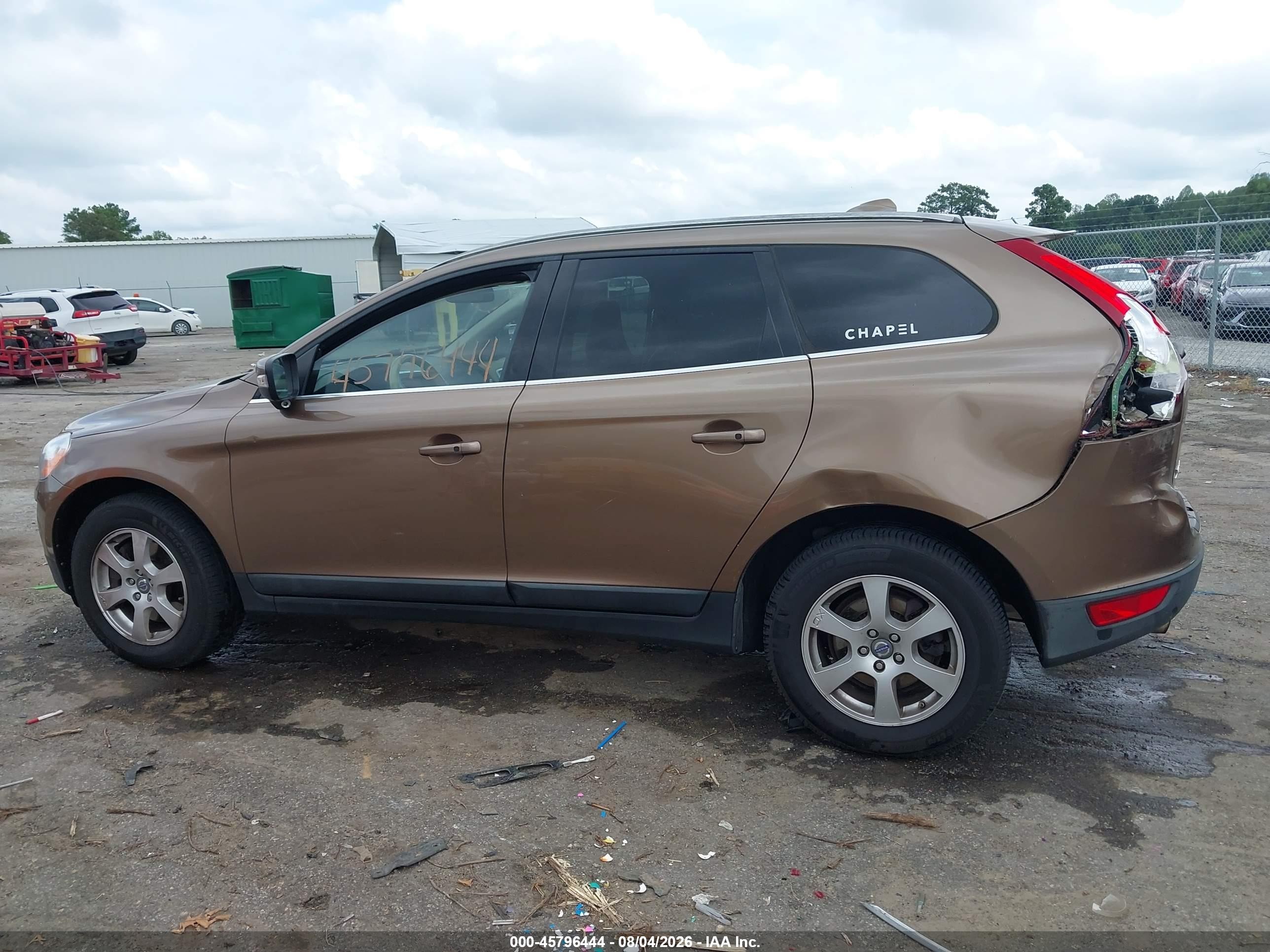 2011 Volvo Xc60 3.2/3.2 R-design Brown vin: YV4952DL7B2176010